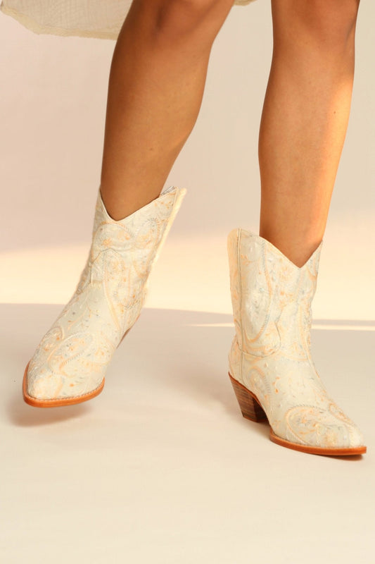 IVORY EMBROIDERED SILK SHORT WESTERN BOOTS FELO - MOMO STUDIO BERLIN - Berlin Concept Store - sustainable & ethical fashion