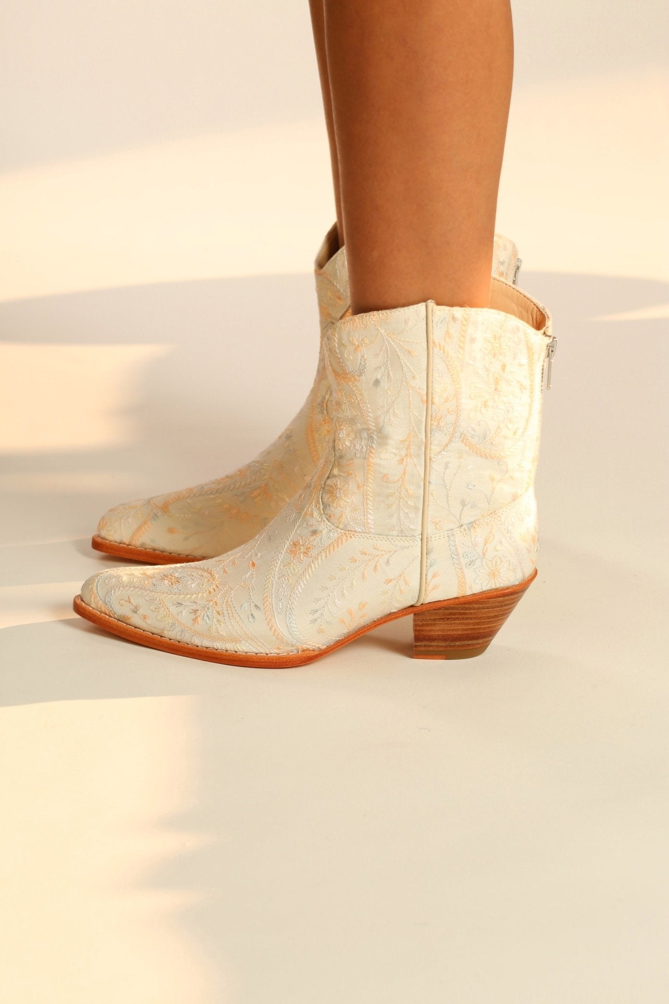 IVORY EMBROIDERED SILK SHORT WESTERN BOOTS FELO - MOMO STUDIO BERLIN - Berlin Concept Store - sustainable & ethical fashion