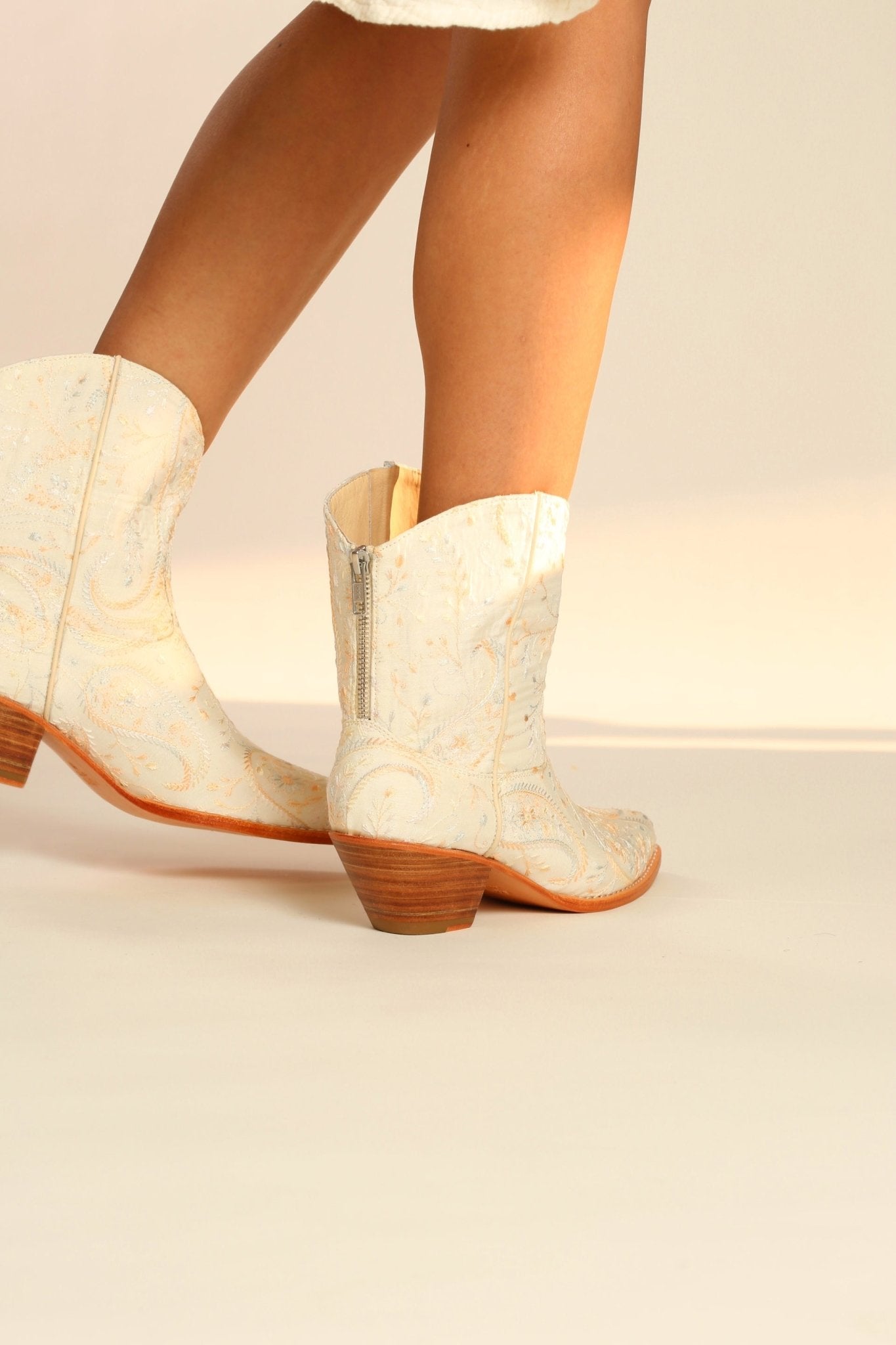 IVORY EMBROIDERED SILK SHORT WESTERN BOOTS FELO - MOMO STUDIO BERLIN - Berlin Concept Store - sustainable & ethical fashion