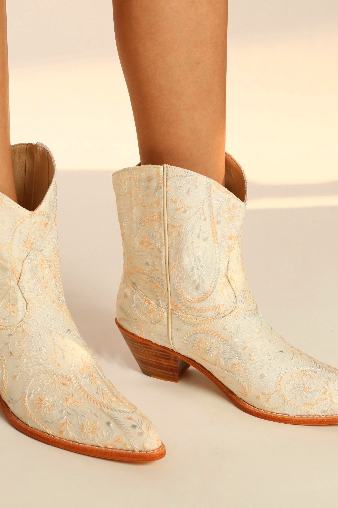 IVORY EMBROIDERED SILK SHORT WESTERN BOOTS FELO - MOMO STUDIO BERLIN - Berlin Concept Store - sustainable & ethical fashion