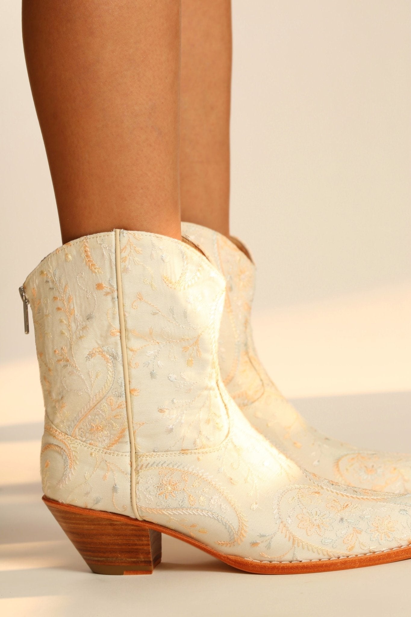 IVORY EMBROIDERED SILK SHORT WESTERN BOOTS FELO - MOMO STUDIO BERLIN - Berlin Concept Store - sustainable & ethical fashion