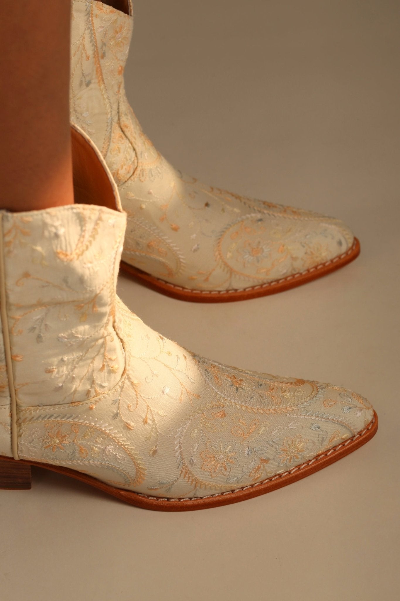 IVORY EMBROIDERED SILK SHORT WESTERN BOOTS FELO - MOMO STUDIO BERLIN - Berlin Concept Store - sustainable & ethical fashion