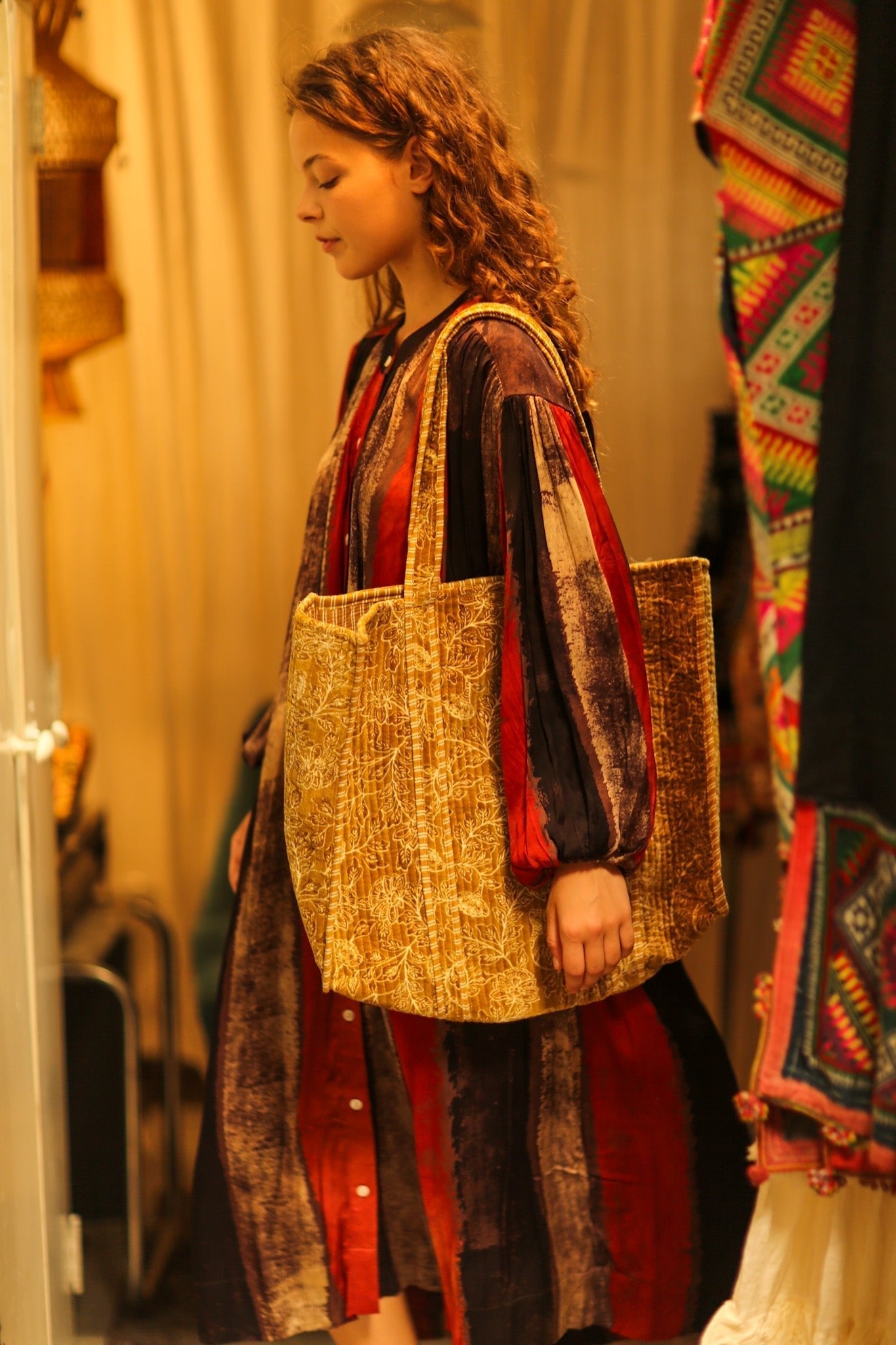 KALI VELVET BAG GOLDEN FLOWER L - MOMO STUDIO BERLIN - Berlin Concept Store - sustainable & ethical fashion