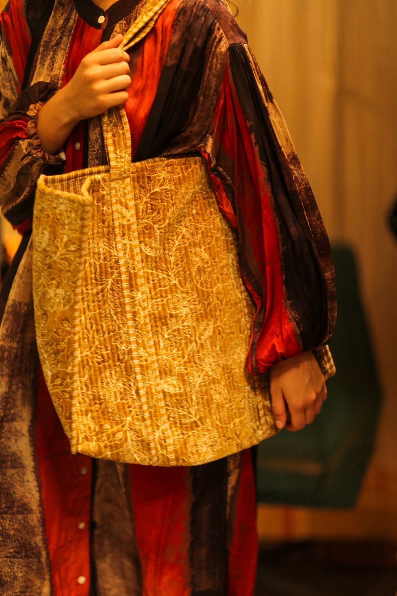 KALI VELVET BAG GOLDEN FLOWER L - MOMO STUDIO BERLIN - Berlin Concept Store - sustainable & ethical fashion
