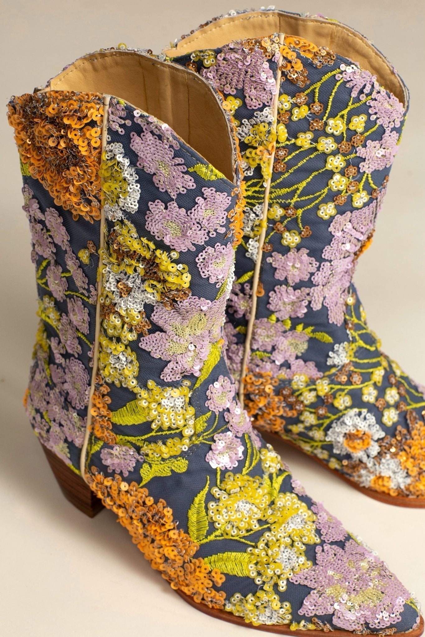 LAVENDER EMBROIDERED FLOWER SEQUIN WESTERN BOOTS - MOMO STUDIO BERLIN - Berlin Concept Store - sustainable & ethical fashion