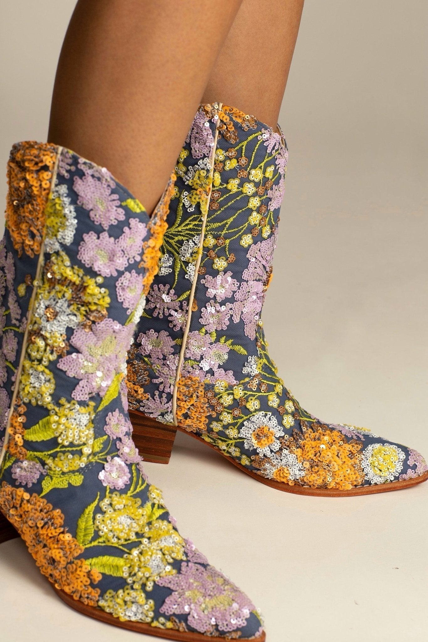 LAVENDER EMBROIDERED FLOWER SEQUIN WESTERN BOOTS - MOMO STUDIO BERLIN - Berlin Concept Store - sustainable & ethical fashion