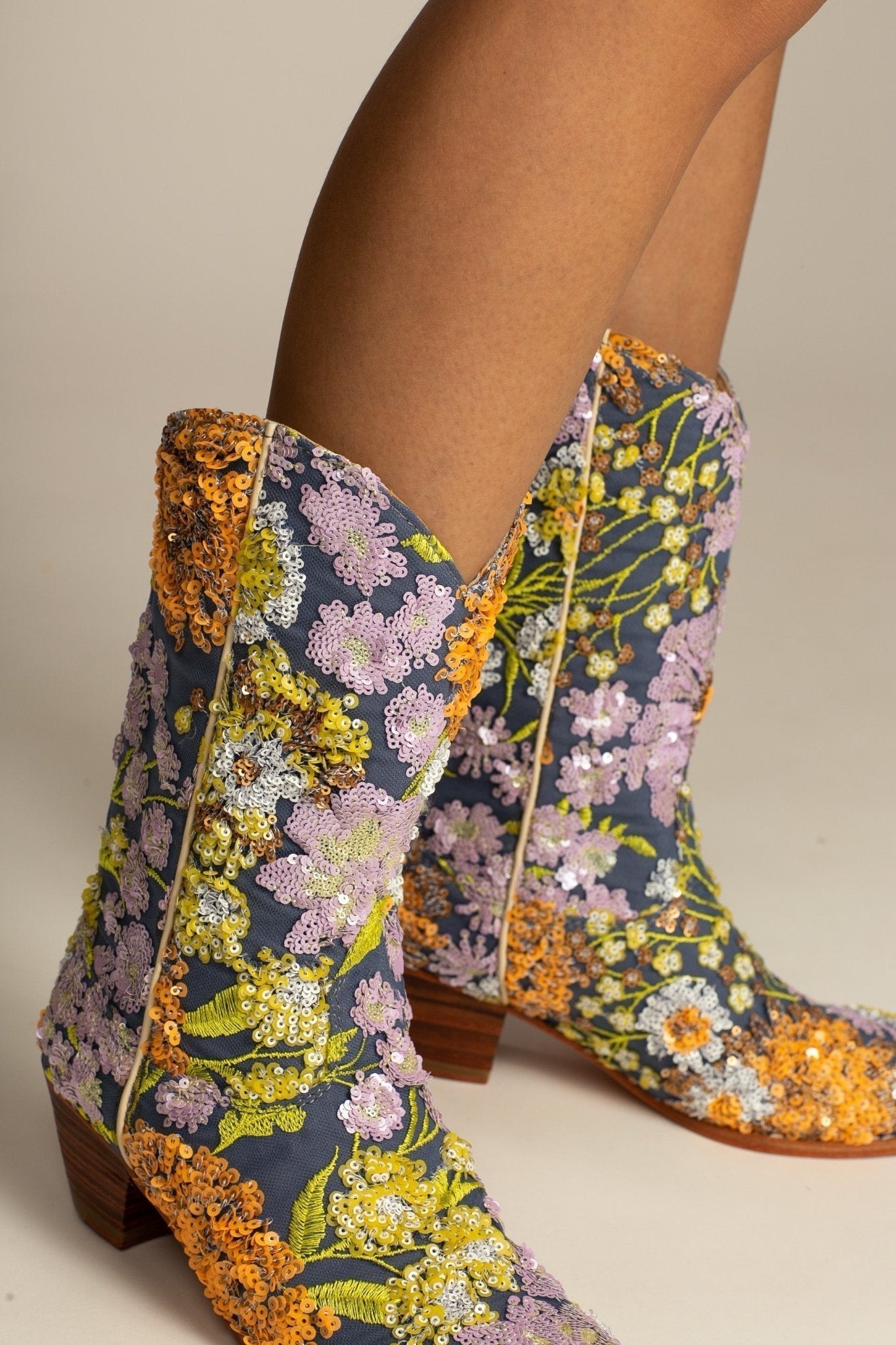 LAVENDER EMBROIDERED FLOWER SEQUIN WESTERN BOOTS - MOMO STUDIO BERLIN - Berlin Concept Store - sustainable & ethical fashion