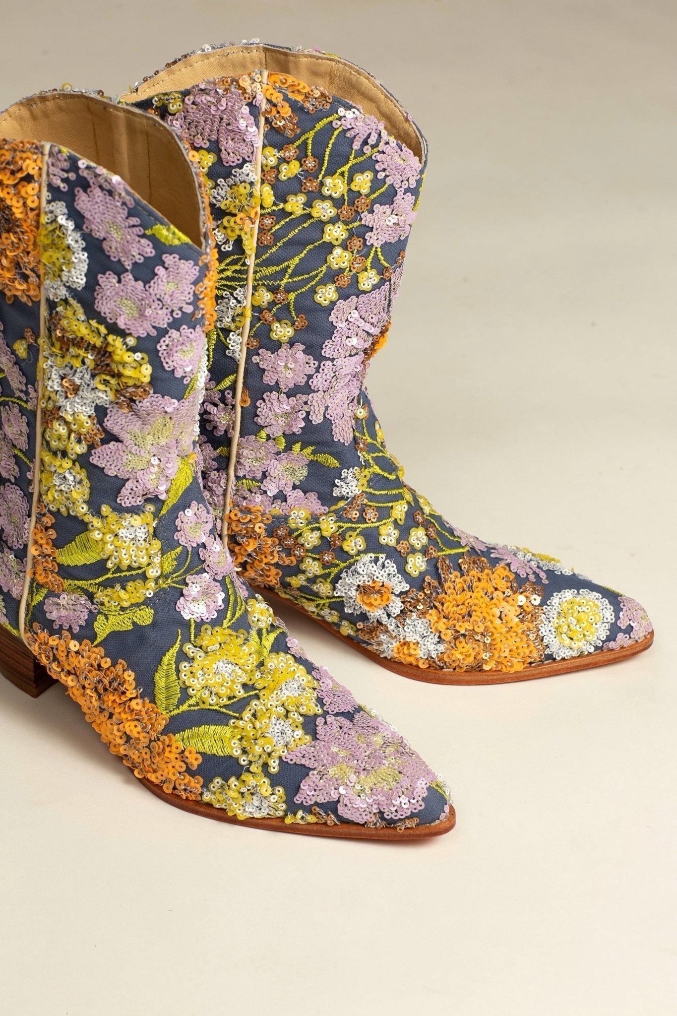 LAVENDER EMBROIDERED FLOWER SEQUIN WESTERN BOOTS - MOMO STUDIO BERLIN - Berlin Concept Store - sustainable & ethical fashion