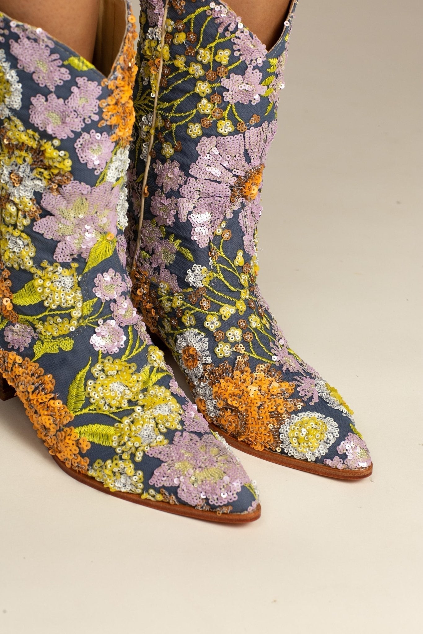 LAVENDER EMBROIDERED FLOWER SEQUIN WESTERN BOOTS - MOMO STUDIO BERLIN - Berlin Concept Store - sustainable & ethical fashion