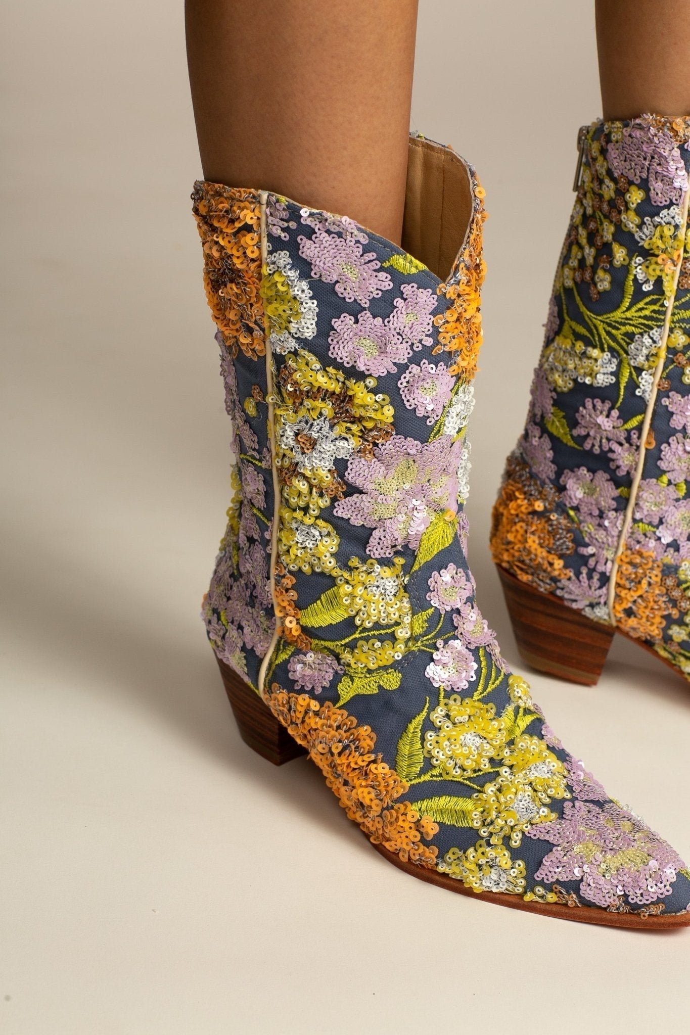 LAVENDER EMBROIDERED FLOWER SEQUIN WESTERN BOOTS - MOMO STUDIO BERLIN - Berlin Concept Store - sustainable & ethical fashion