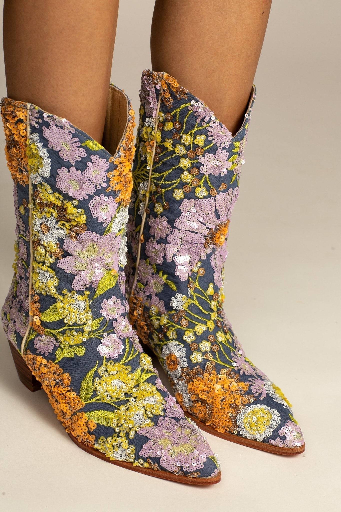 LAVENDER EMBROIDERED FLOWER SEQUIN WESTERN BOOTS - MOMO STUDIO BERLIN - Berlin Concept Store - sustainable & ethical fashion