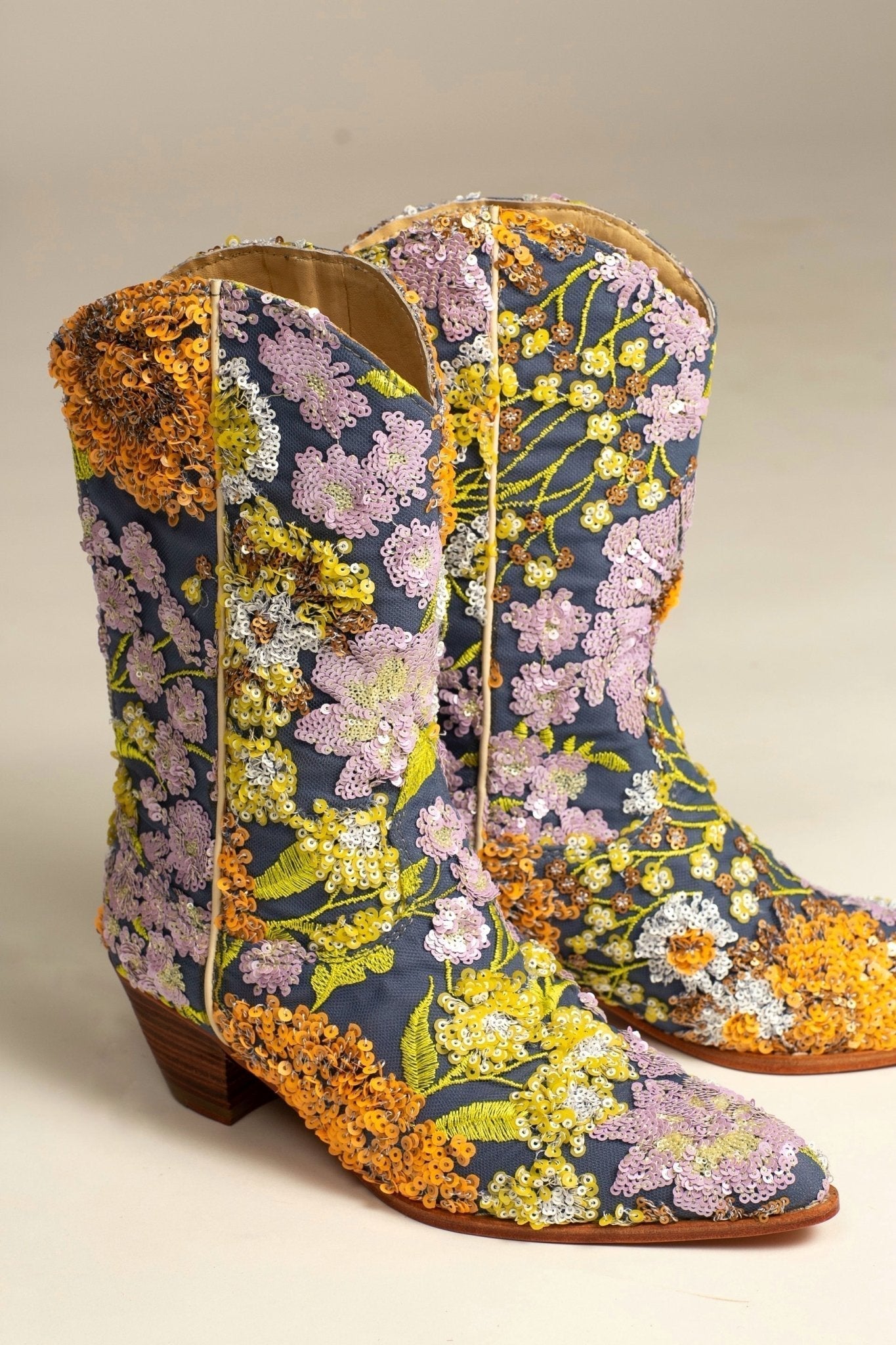 LAVENDER EMBROIDERED FLOWER SEQUIN WESTERN BOOTS - MOMO STUDIO BERLIN - Berlin Concept Store - sustainable & ethical fashion