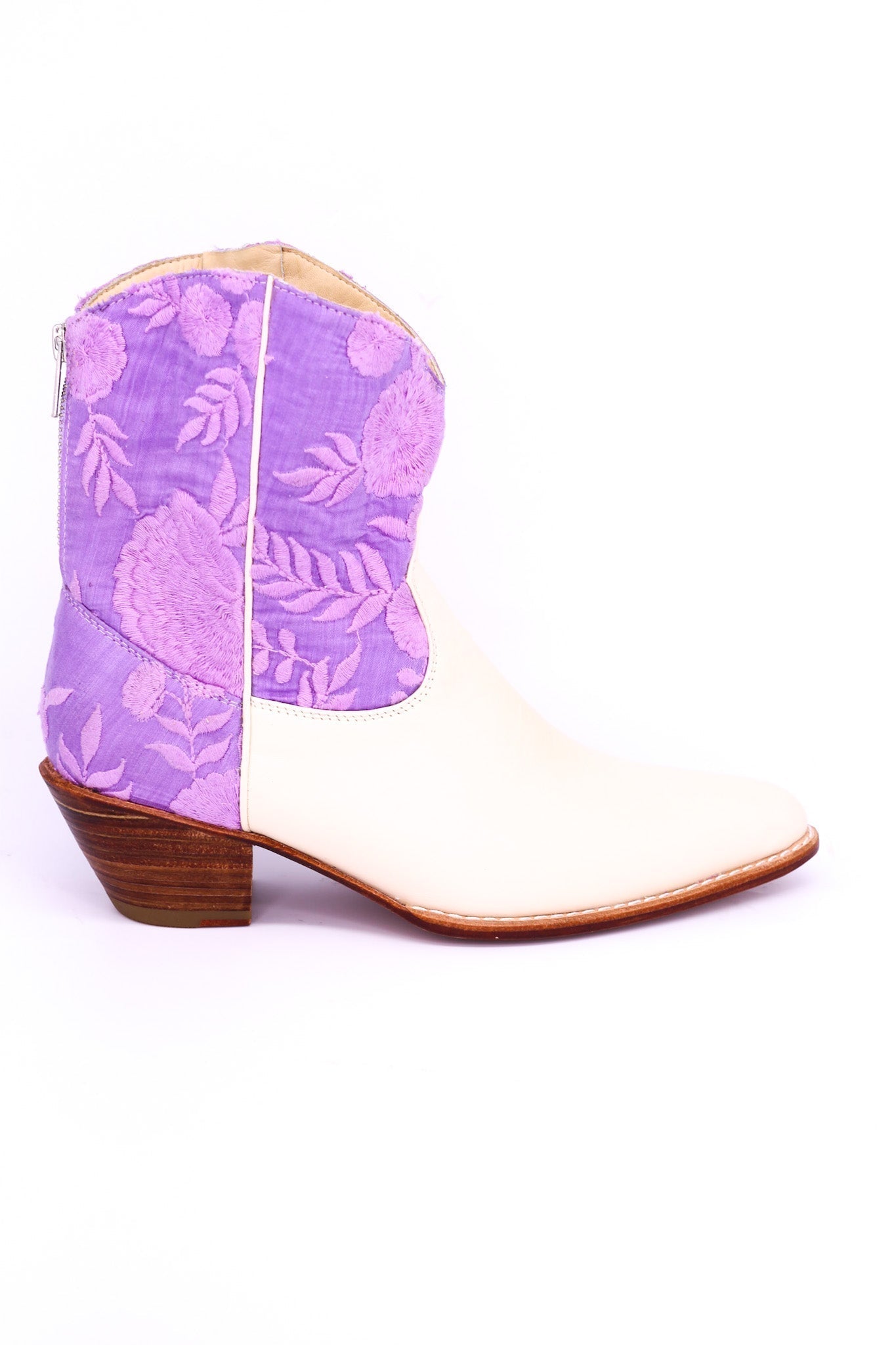 LAVENDER SILK EMBROIDERED BOOTIES LIARA - MOMO STUDIO BERLIN - Berlin Concept Store - sustainable & ethical fashion