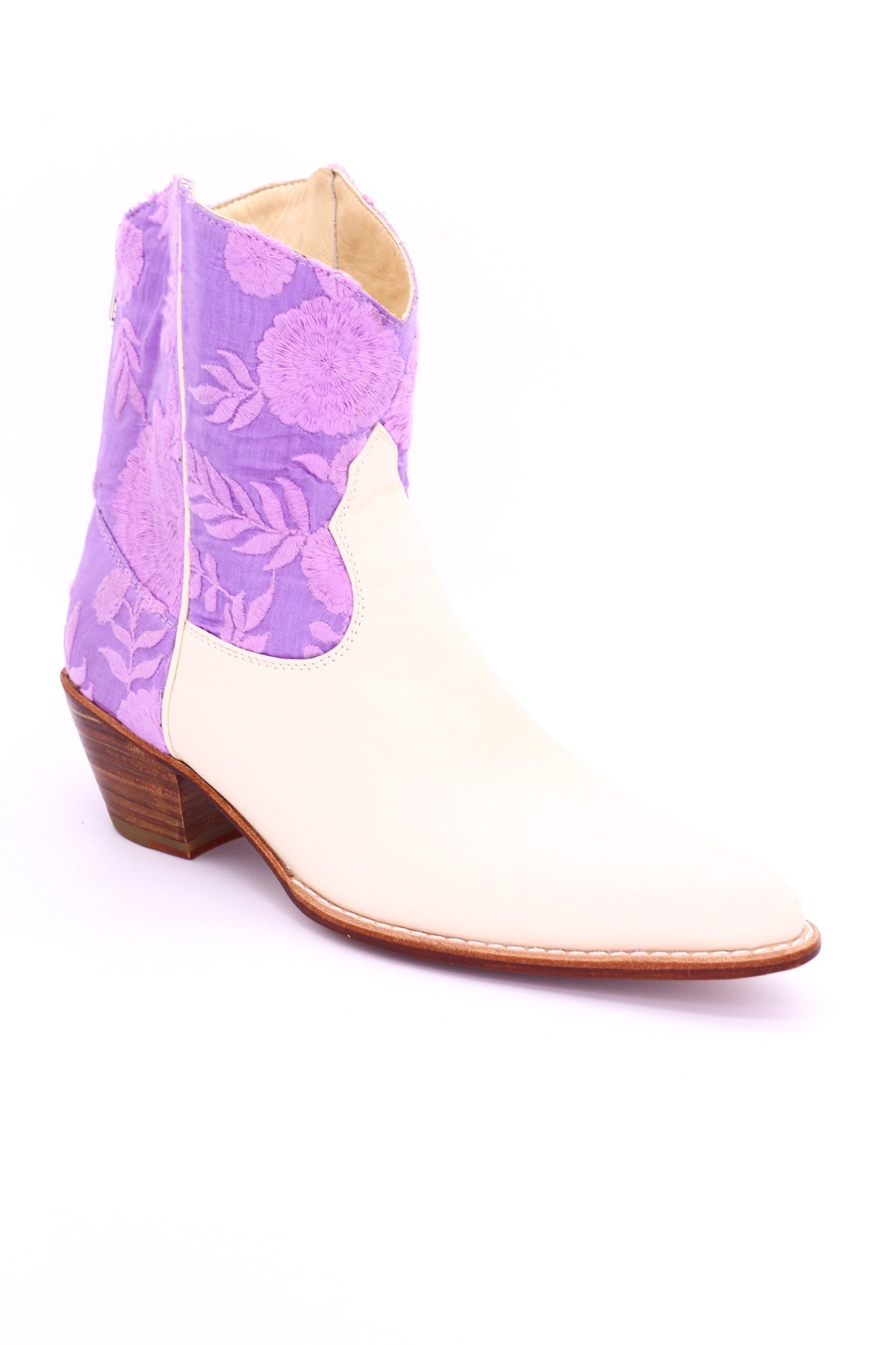 LAVENDER SILK EMBROIDERED BOOTIES LIARA - MOMO STUDIO BERLIN - Berlin Concept Store - sustainable & ethical fashion