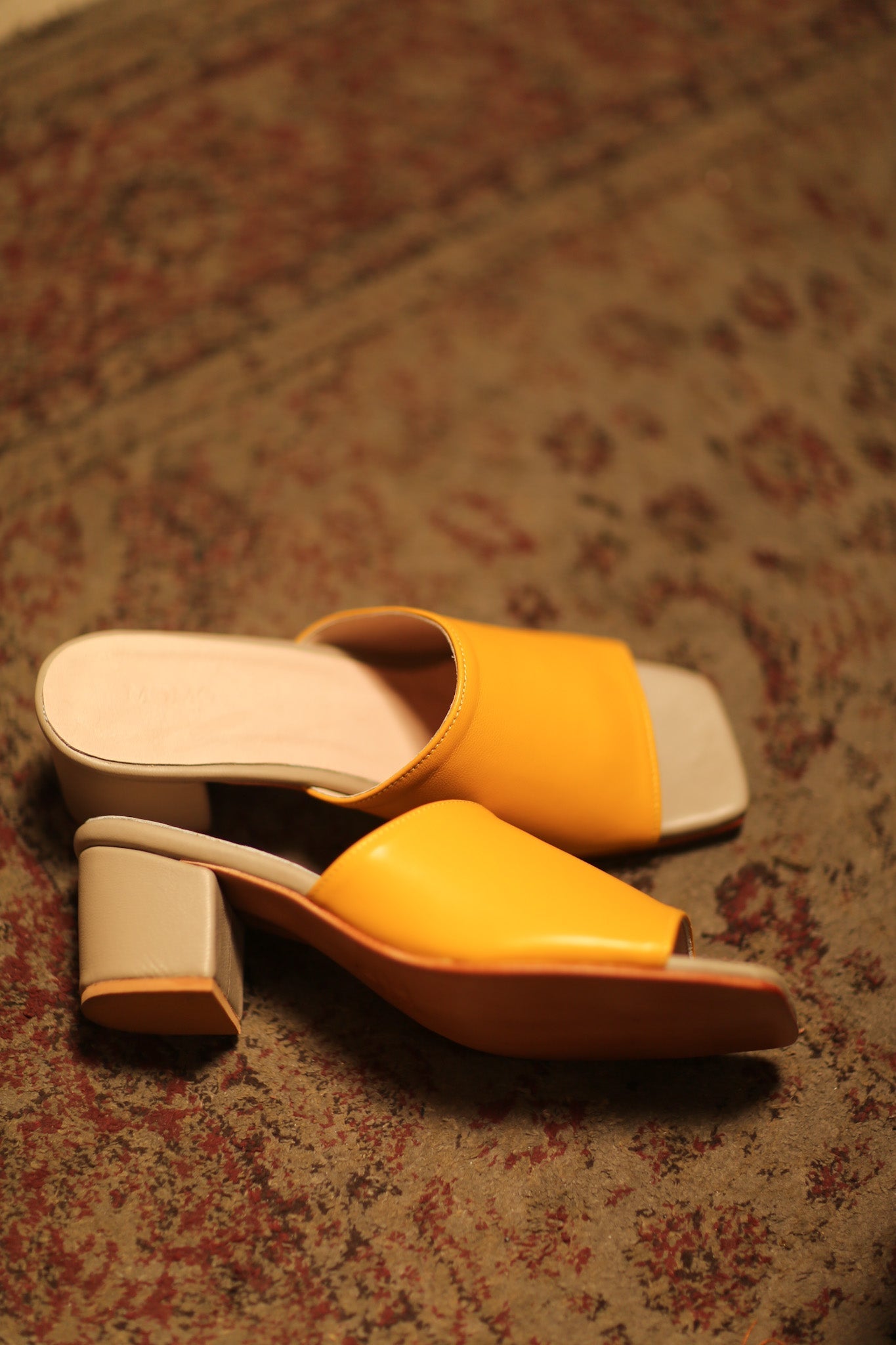 LEATHER HEELED MULES LORIN YELLOW GREY - MOMO STUDIO BERLIN - Berlin Concept Store - sustainable & ethical fashion
