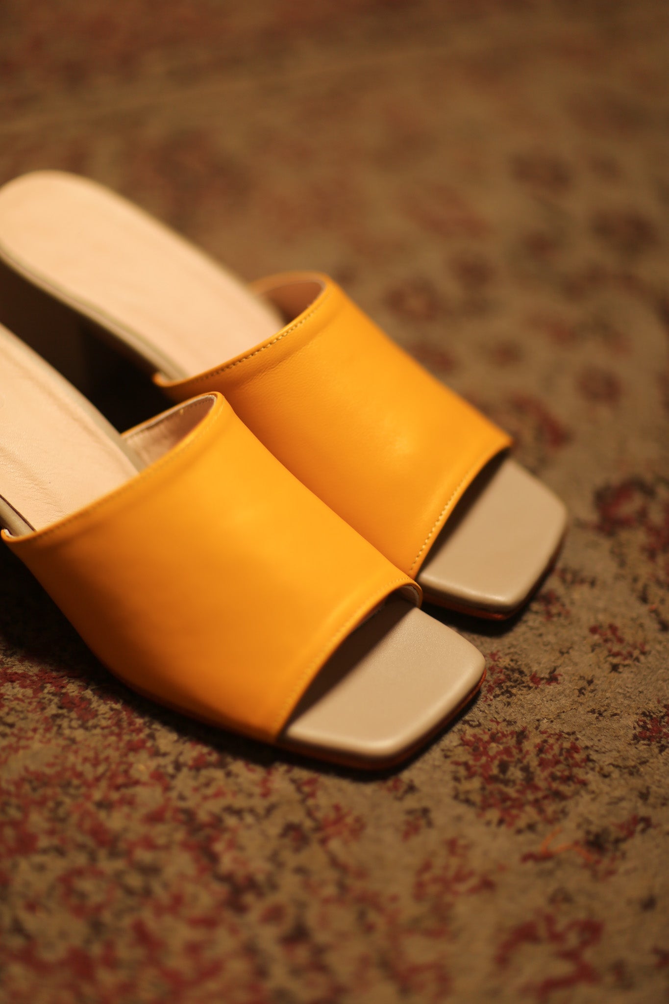 LEATHER HEELED MULES LORIN YELLOW GREY - MOMO STUDIO BERLIN - Berlin Concept Store - sustainable & ethical fashion