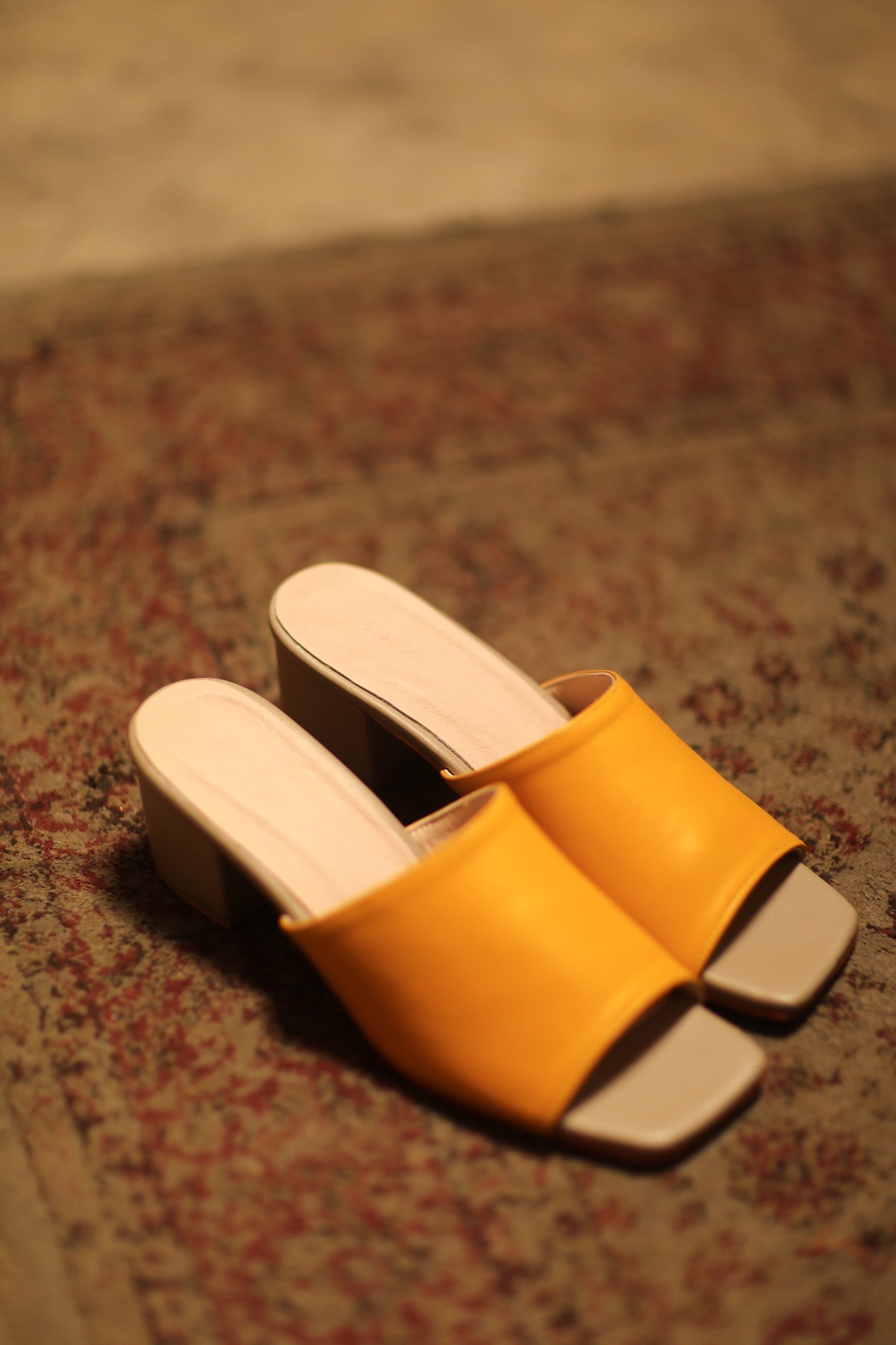LEATHER HEELED MULES LORIN YELLOW GREY - MOMO STUDIO BERLIN - Berlin Concept Store - sustainable & ethical fashion
