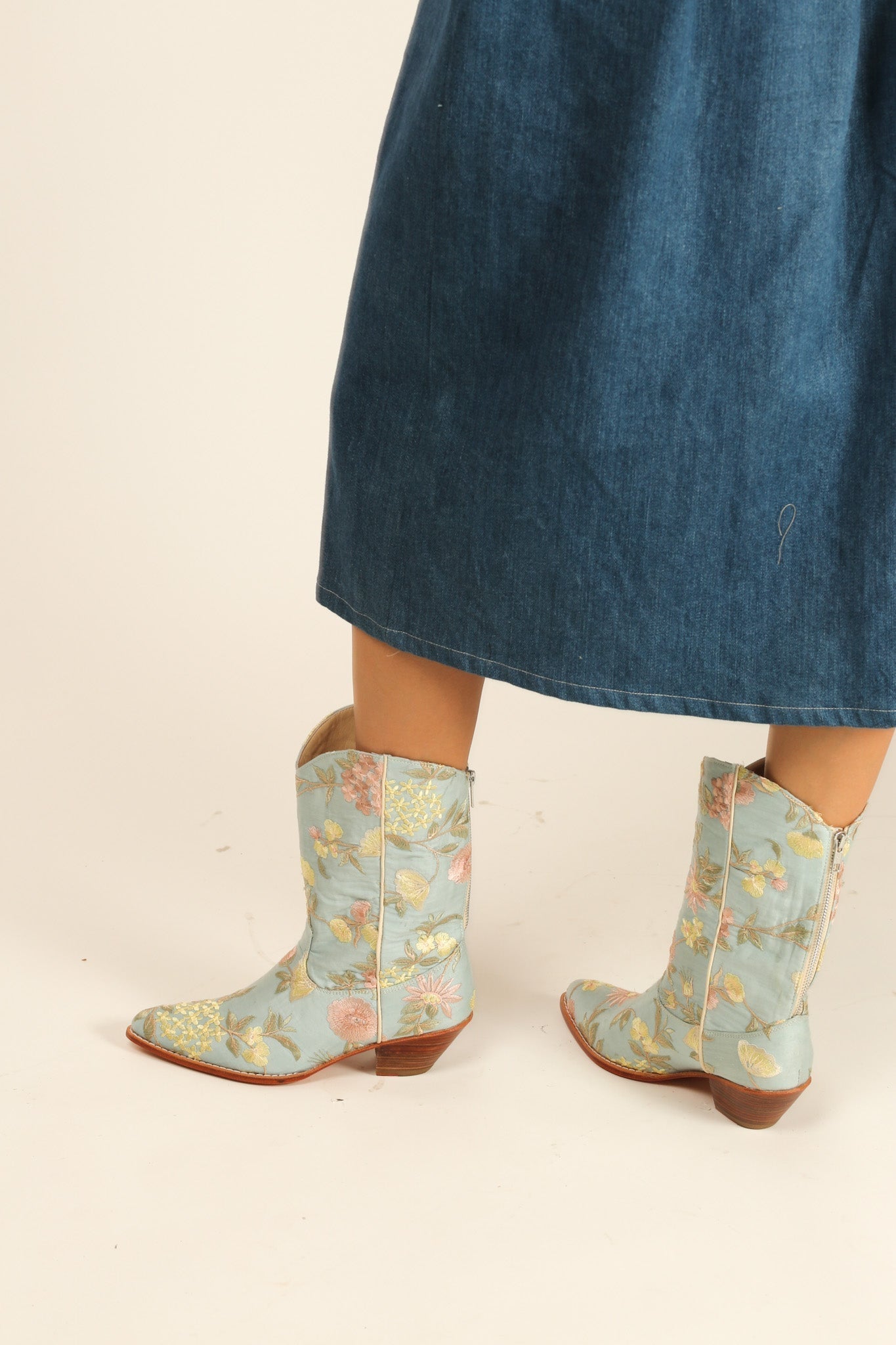 LIGHT BLUE EMBROIDERED BOOTS YANA - MOMO STUDIO BERLIN - Berlin Concept Store - sustainable & ethical fashion