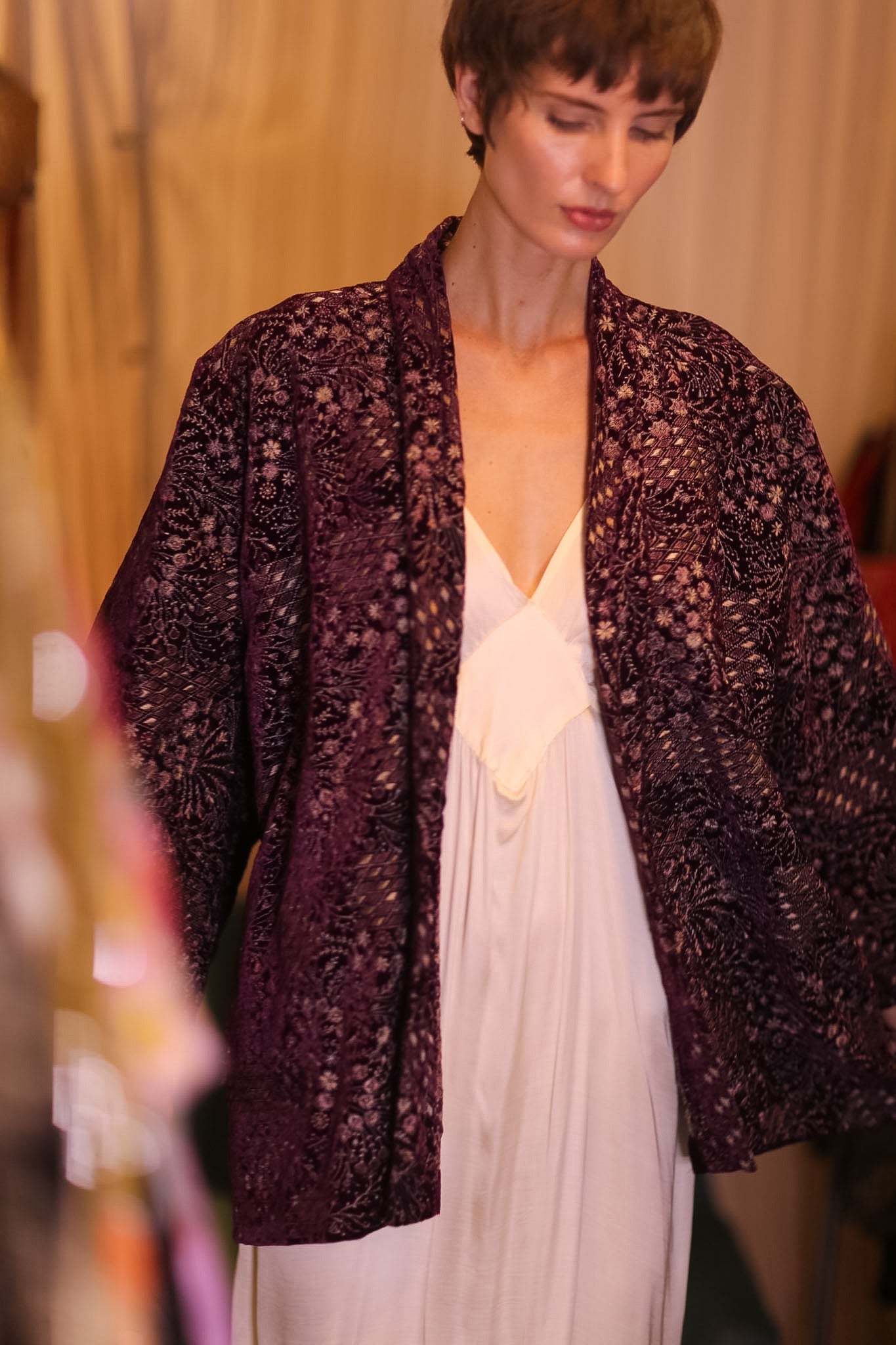 MAGENTA EMBROIDERED VELVET SHORT KIMONO VELOUR - MOMO STUDIO BERLIN - Berlin Concept Store - sustainable & ethical fashion