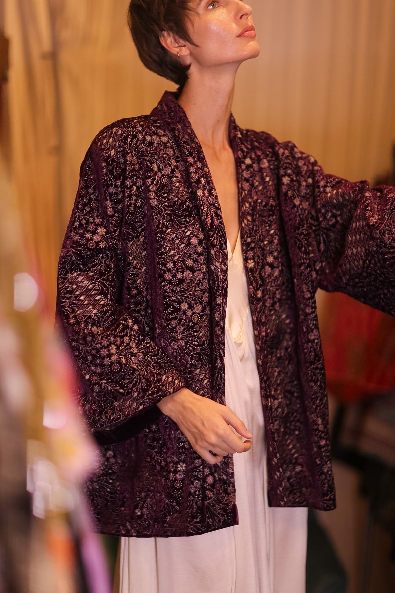 MAGENTA EMBROIDERED VELVET SHORT KIMONO VELOUR - MOMO STUDIO BERLIN - Berlin Concept Store - sustainable & ethical fashion