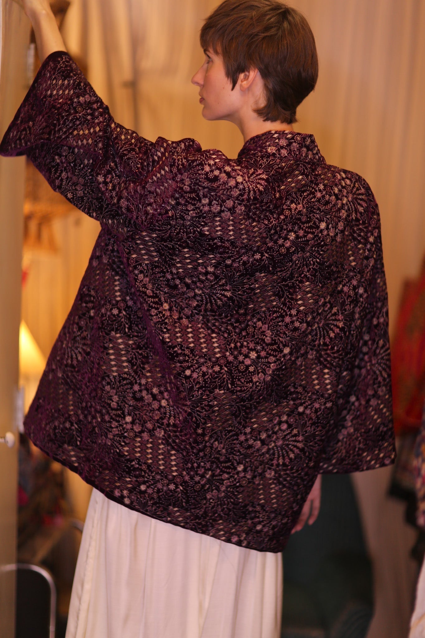 MAGENTA EMBROIDERED VELVET SHORT KIMONO VELOUR - MOMO STUDIO BERLIN - Berlin Concept Store - sustainable & ethical fashion