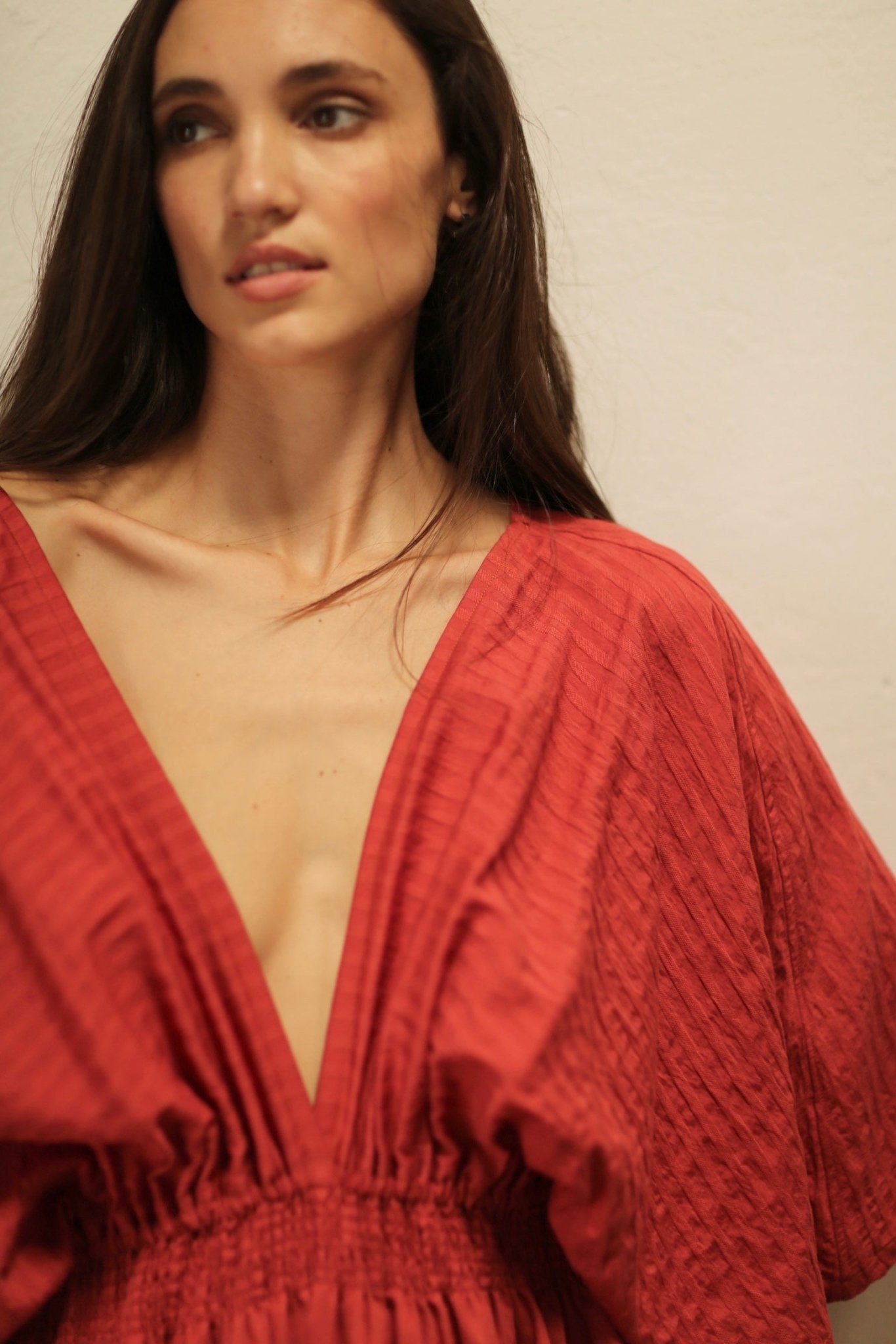 MELANTHIOS RED COTTON V-NECK DRESS - MOMO STUDIO BERLIN - Berlin Concept Store - sustainable & ethical fashion