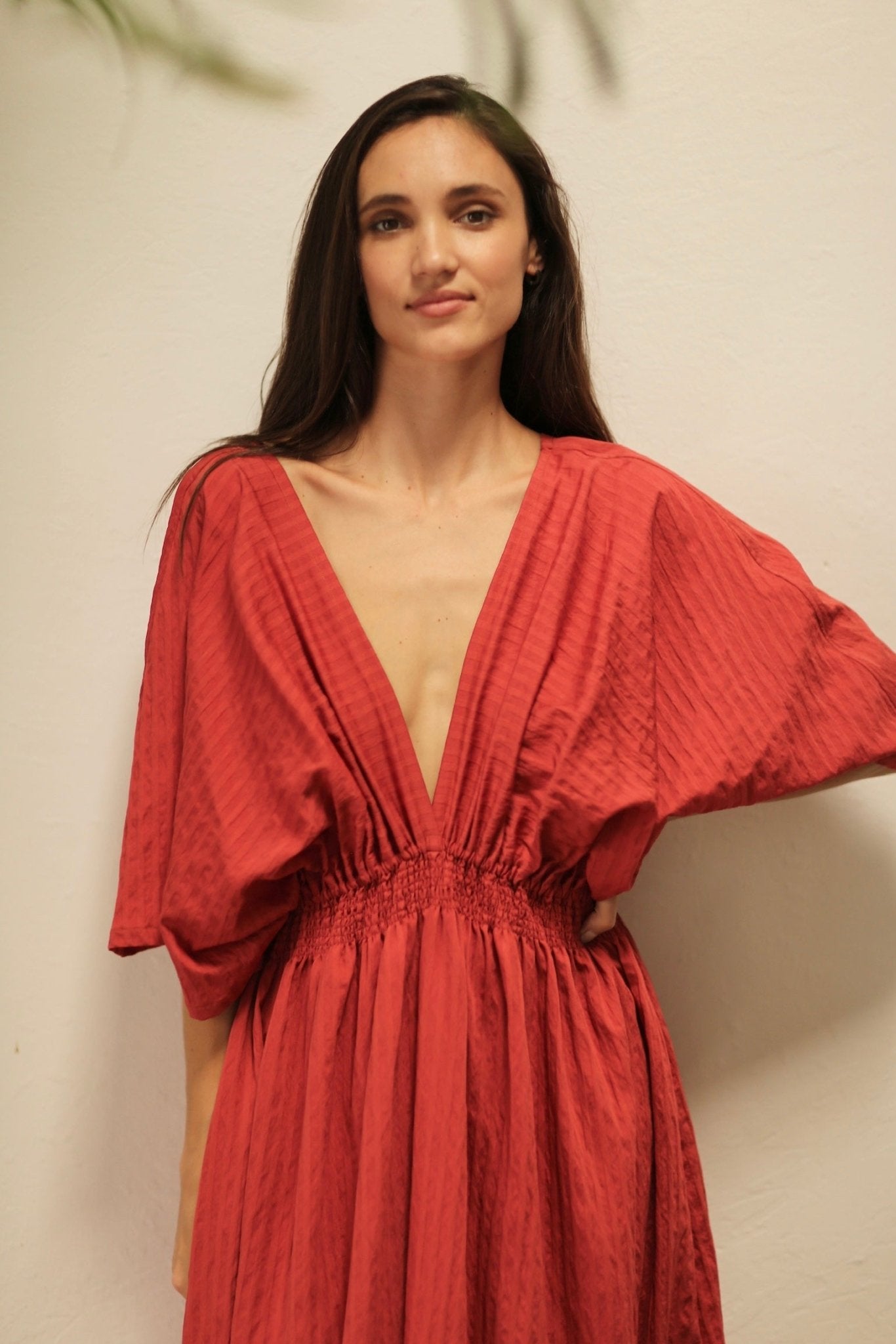 MELANTHIOS RED COTTON V-NECK DRESS - MOMO STUDIO BERLIN - Berlin Concept Store - sustainable & ethical fashion