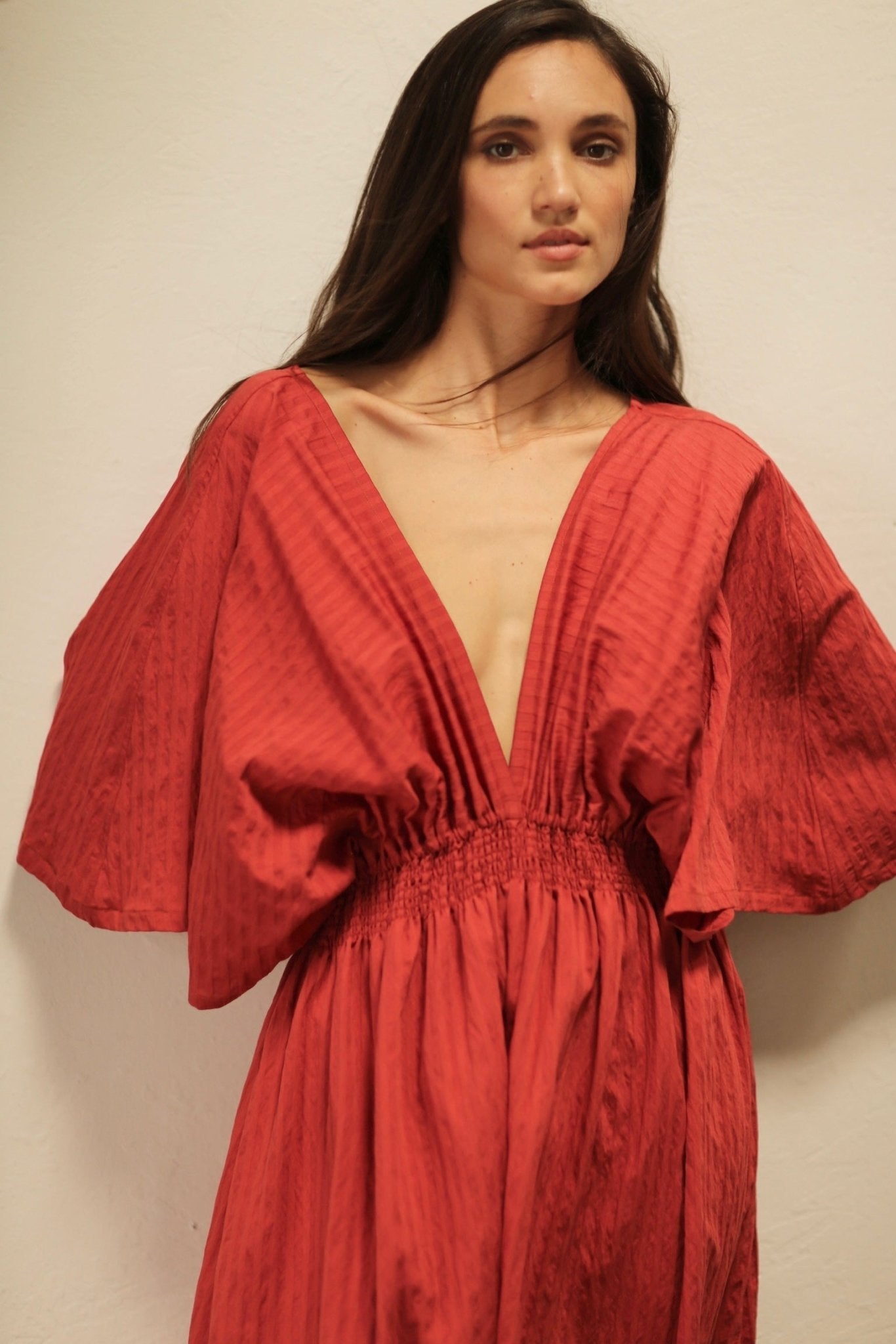 MELANTHIOS RED COTTON V-NECK DRESS - MOMO STUDIO BERLIN - Berlin Concept Store - sustainable & ethical fashion