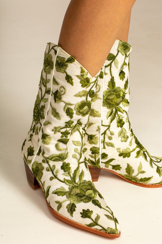 NATURE LOVE EMBROIDERED WESTERN BOOTS - MOMO STUDIO BERLIN - Berlin Concept Store - sustainable & ethical fashion