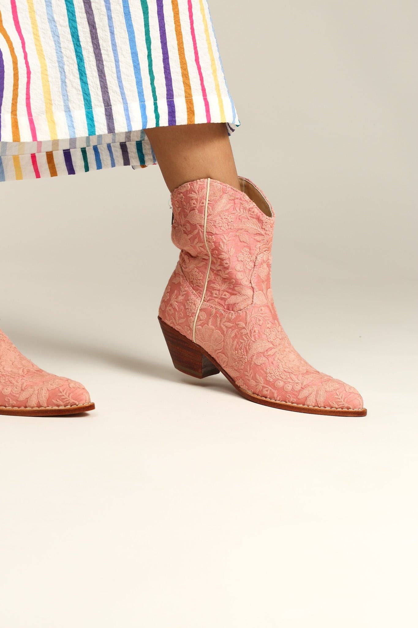 PEACH EMBROIDERED BOOTS TRIBECA - MOMO STUDIO BERLIN - Berlin Concept Store - sustainable & ethical fashion