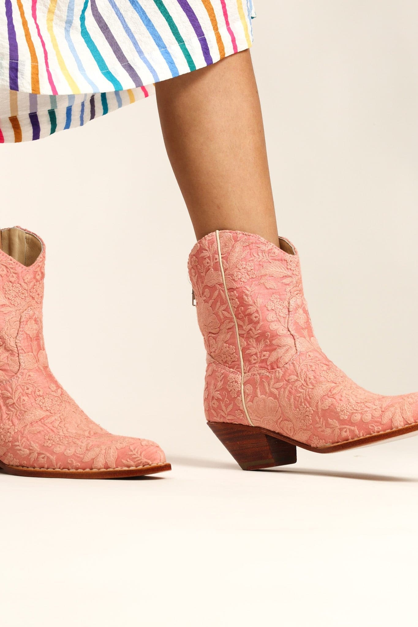 PEACH EMBROIDERED BOOTS TRIBECA - MOMO STUDIO BERLIN - Berlin Concept Store - sustainable & ethical fashion