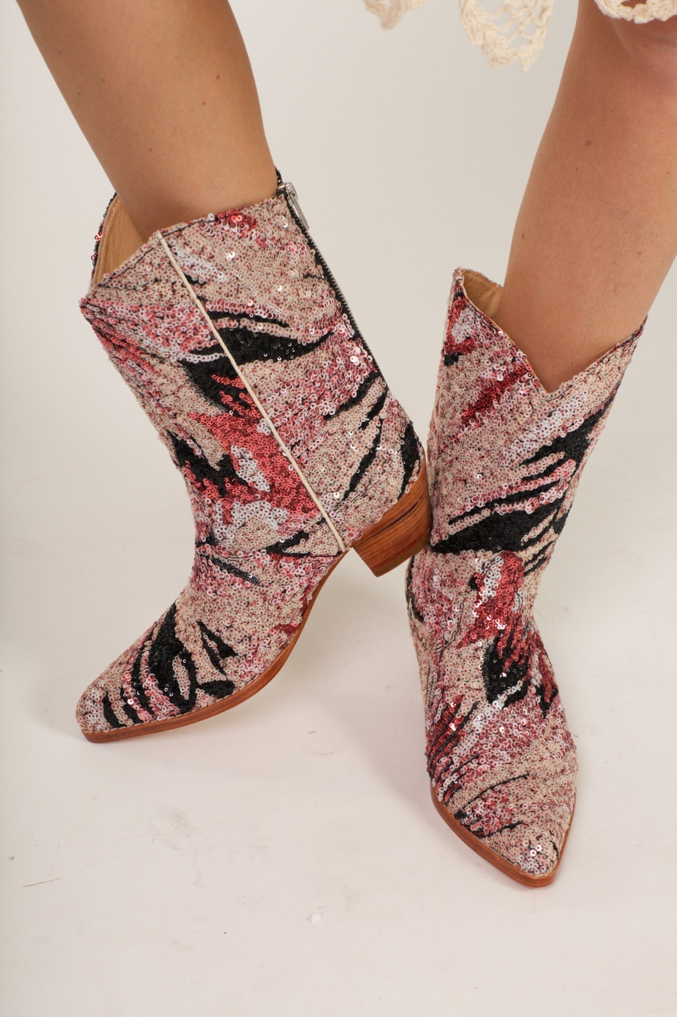 PINK BLACK SEQUIN EMBROIDERED WESTERN BOOTS RIAL - MOMO STUDIO BERLIN - Berlin Concept Store - sustainable & ethical fashion