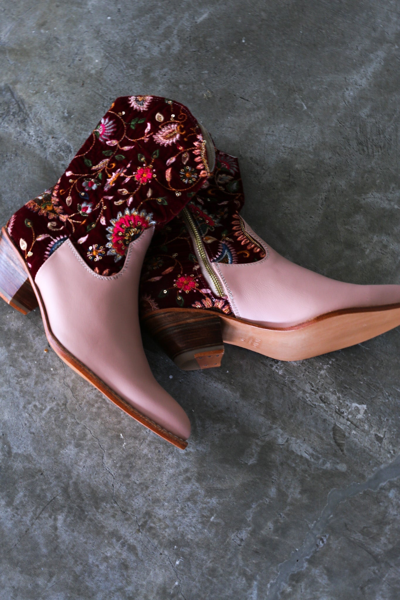 PINK EMBROIDERED VELVET BOOTS DAISY - MOMO STUDIO BERLIN - Berlin Concept Store - sustainable & ethical fashion