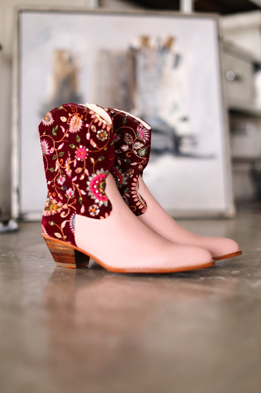 PINK EMBROIDERED VELVET BOOTS DAISY - MOMO STUDIO BERLIN - Berlin Concept Store - sustainable & ethical fashion