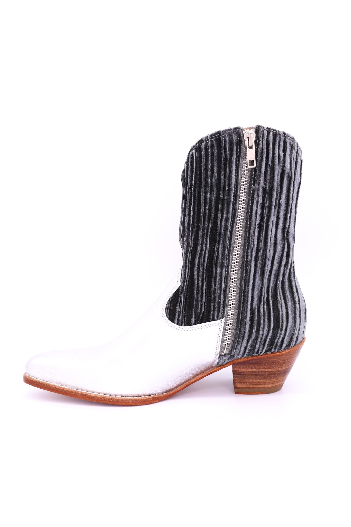 PLEATED VELVET SILVER BOOTS SHELLEY - MOMO STUDIO BERLIN - Berlin Concept Store - sustainable & ethical fashion