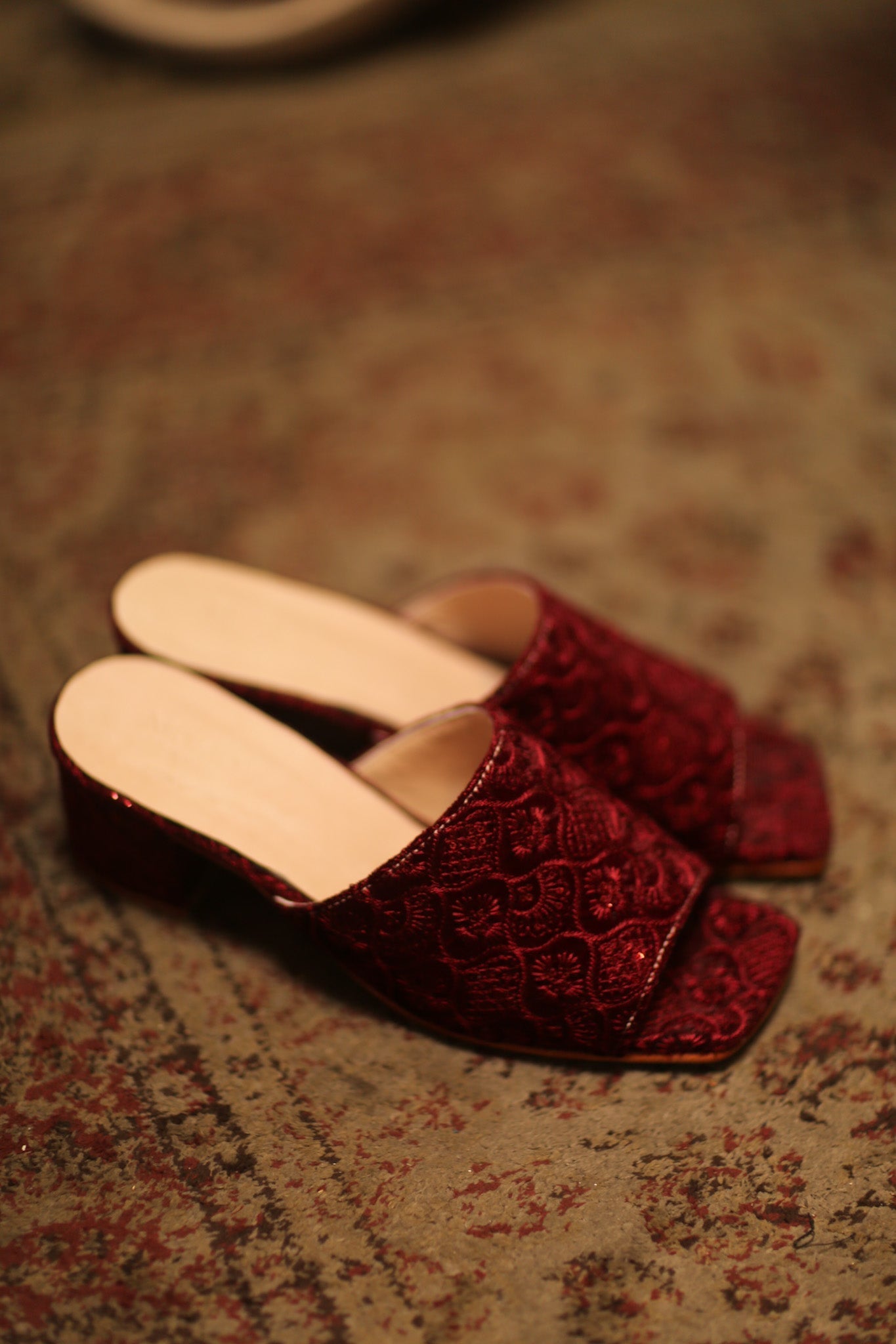 RED VELVET EMBROIDERED HEELED MULES PINDU - MOMO STUDIO BERLIN - Berlin Concept Store - sustainable & ethical fashion