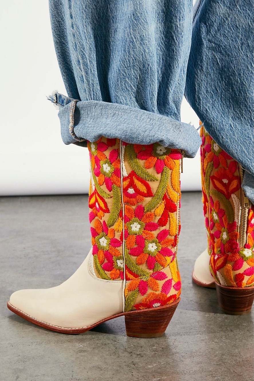 SELINA EMBROIDERED WESTERN BOOTS FLOWER EMBROIDERED - MOMO STUDIO BERLIN - Berlin Concept Store - sustainable & ethical fashion