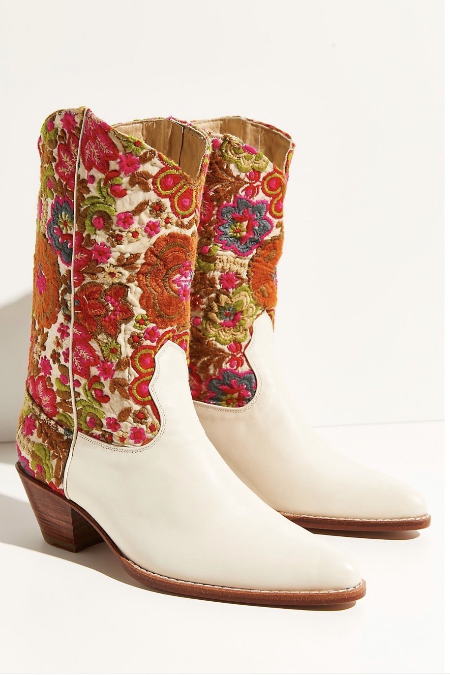 SELINA EMBROIDERED WESTERN BOOTS (IVORY) - MOMO STUDIO BERLIN - Berlin Concept Store - sustainable & ethical fashion