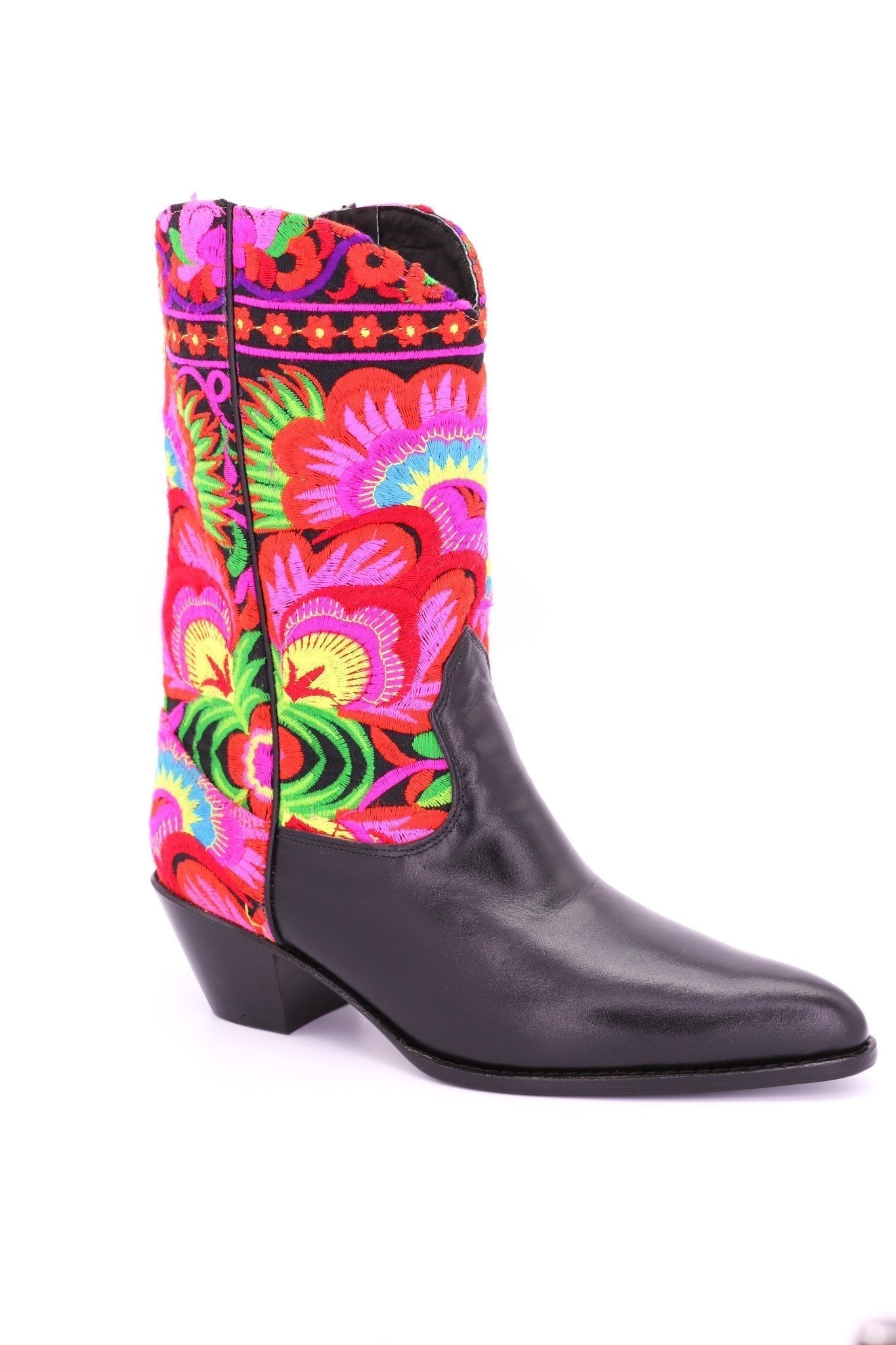 SELINA EMBROIDERED WESTERN COWBOY BOOTS - MOMO STUDIO BERLIN - Berlin Concept Store - sustainable & ethical fashion