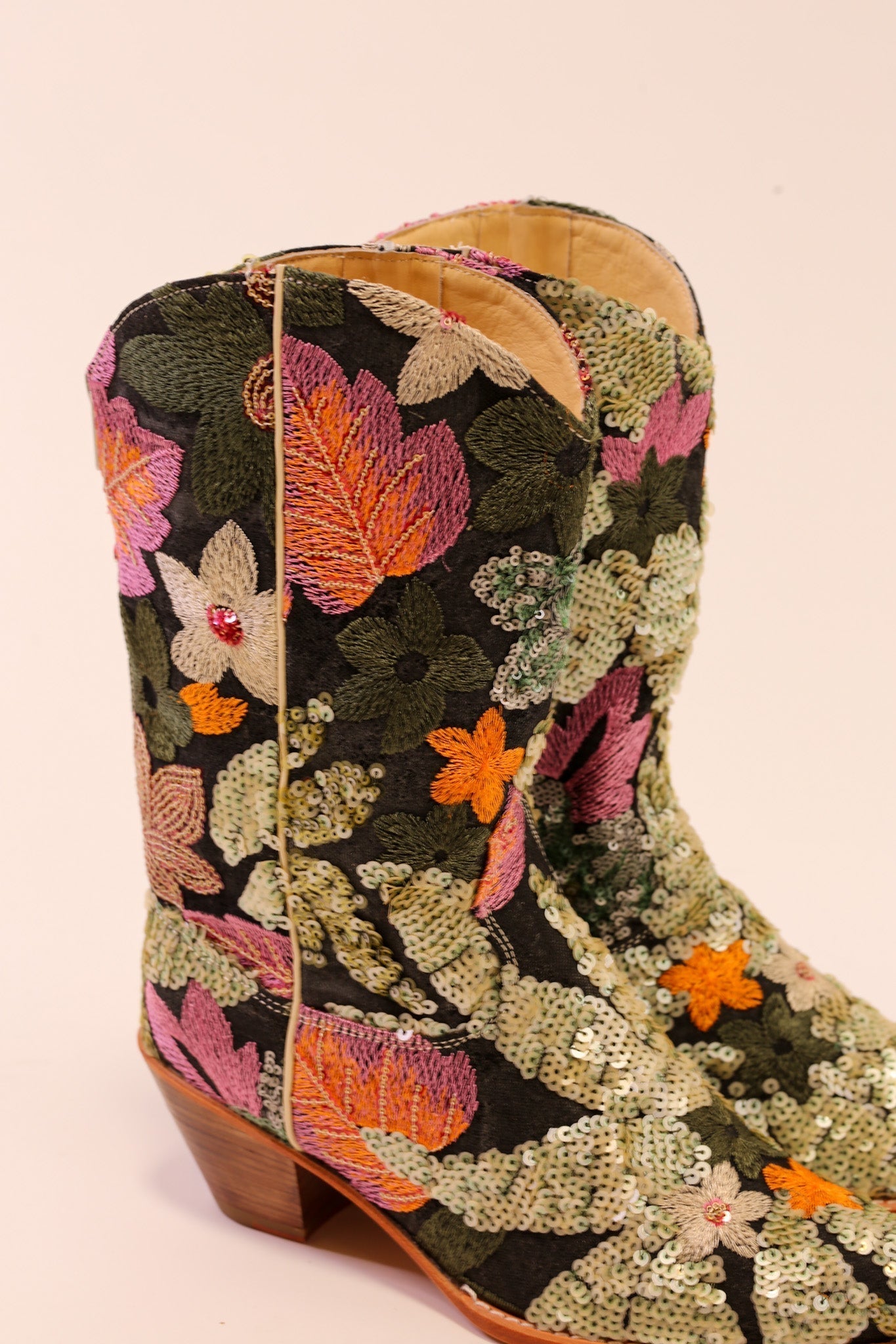 SEQUIN EMBROIDERED WESTERN BOOT LOERI - MOMO STUDIO BERLIN - Berlin Concept Store - sustainable & ethical fashion