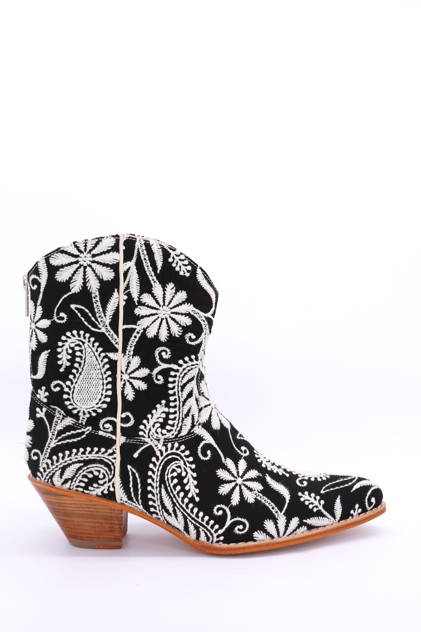 SHORT EMBROIDERED BOOTS LERA - MOMO STUDIO BERLIN - Berlin Concept Store - sustainable & ethical fashion