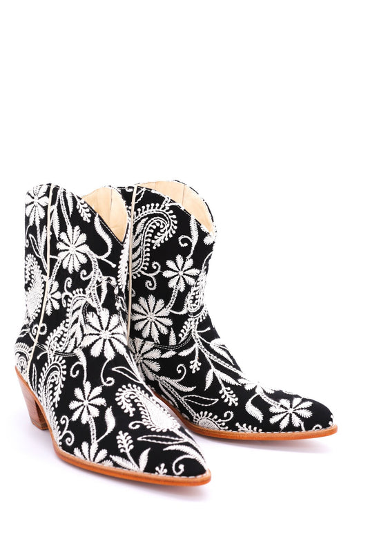 SHORT EMBROIDERED BOOTS LERA - MOMO STUDIO BERLIN - Berlin Concept Store - sustainable & ethical fashion