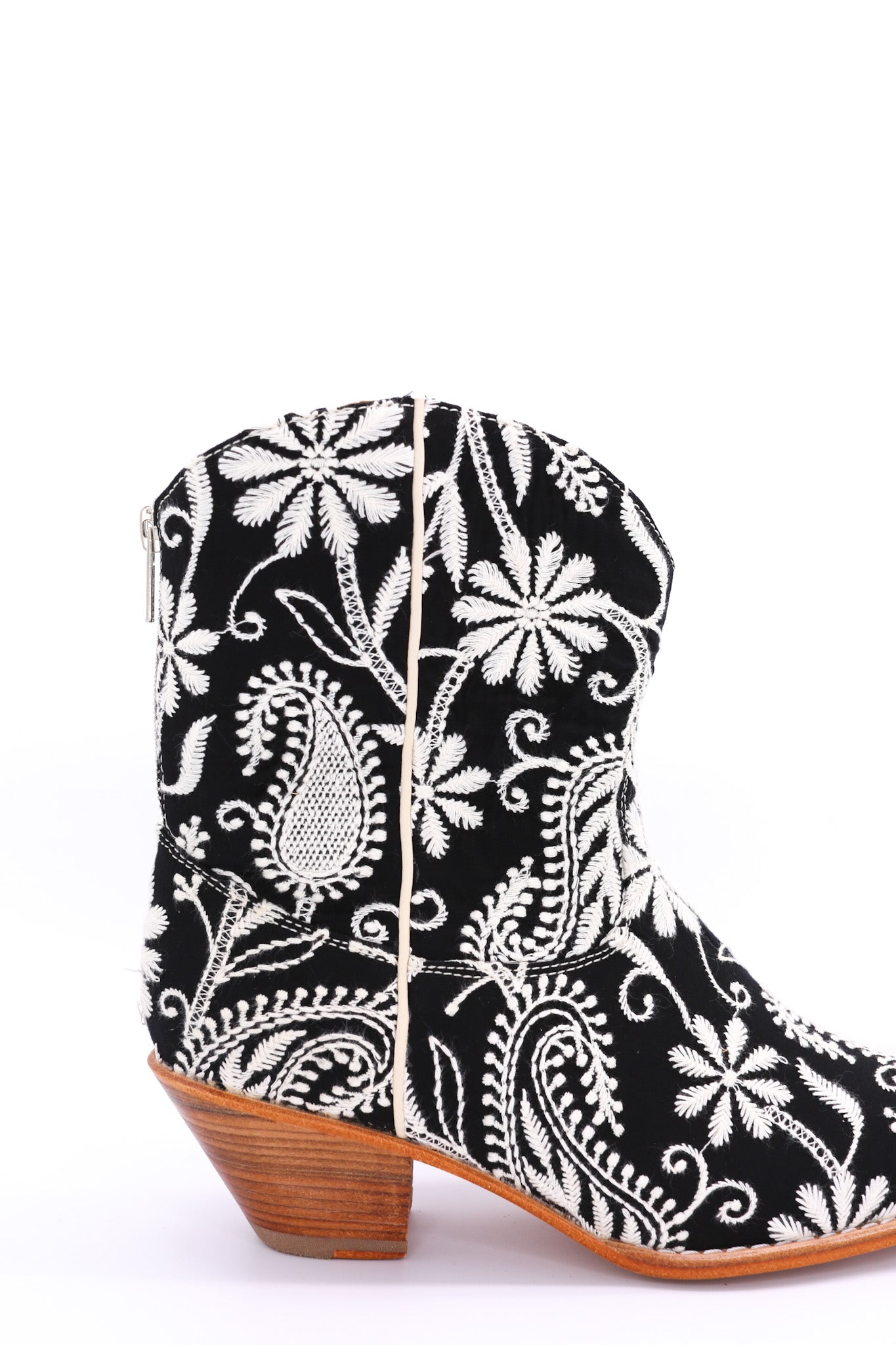 SHORT EMBROIDERED BOOTS LERA - MOMO STUDIO BERLIN - Berlin Concept Store - sustainable & ethical fashion