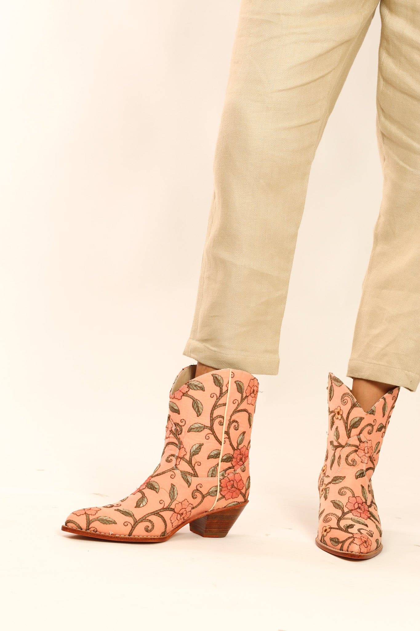 SHORT EMBROIDERED BOOTS URETA - MOMO STUDIO BERLIN - Berlin Concept Store - sustainable & ethical fashion