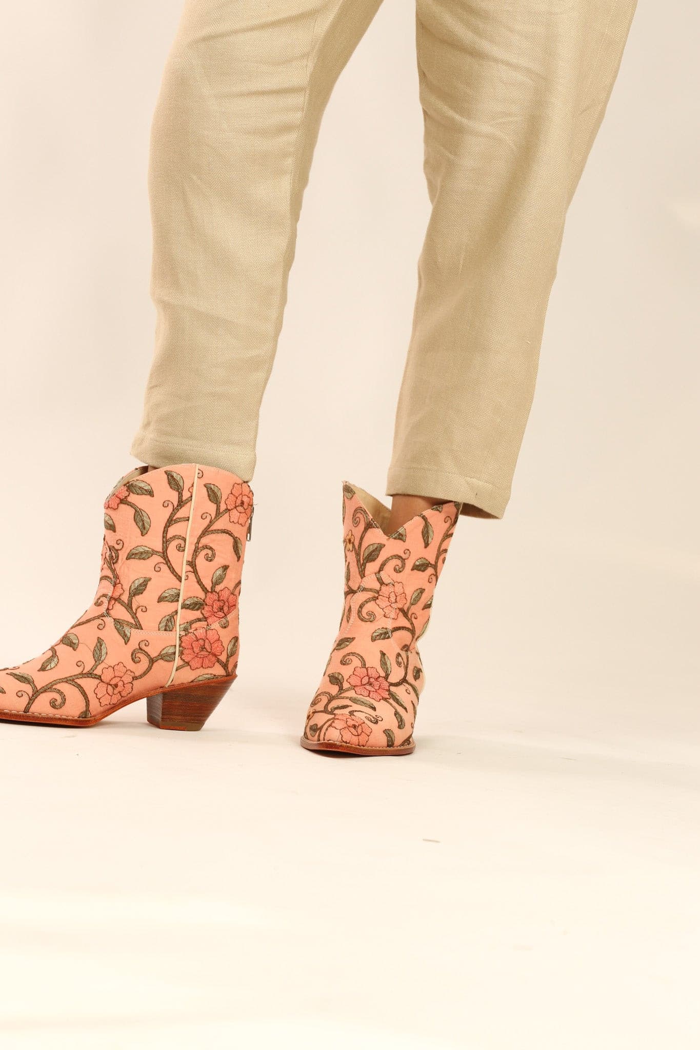 SHORT EMBROIDERED BOOTS URETA - MOMO STUDIO BERLIN - Berlin Concept Store - sustainable & ethical fashion