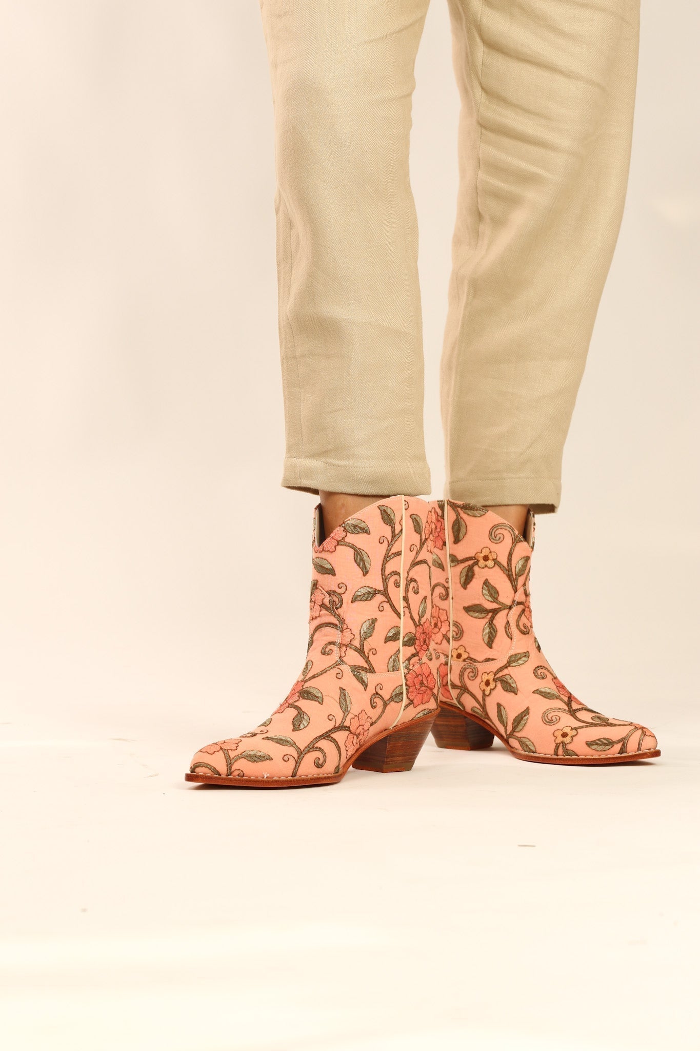 SHORT EMBROIDERED BOOTS URETA - MOMO STUDIO BERLIN - Berlin Concept Store - sustainable & ethical fashion