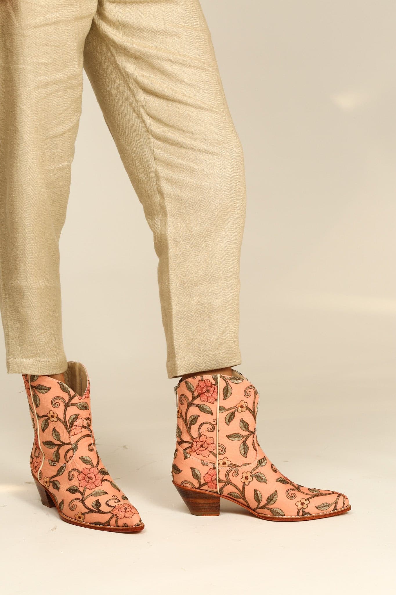 SHORT EMBROIDERED BOOTS URETA - MOMO STUDIO BERLIN - Berlin Concept Store - sustainable & ethical fashion