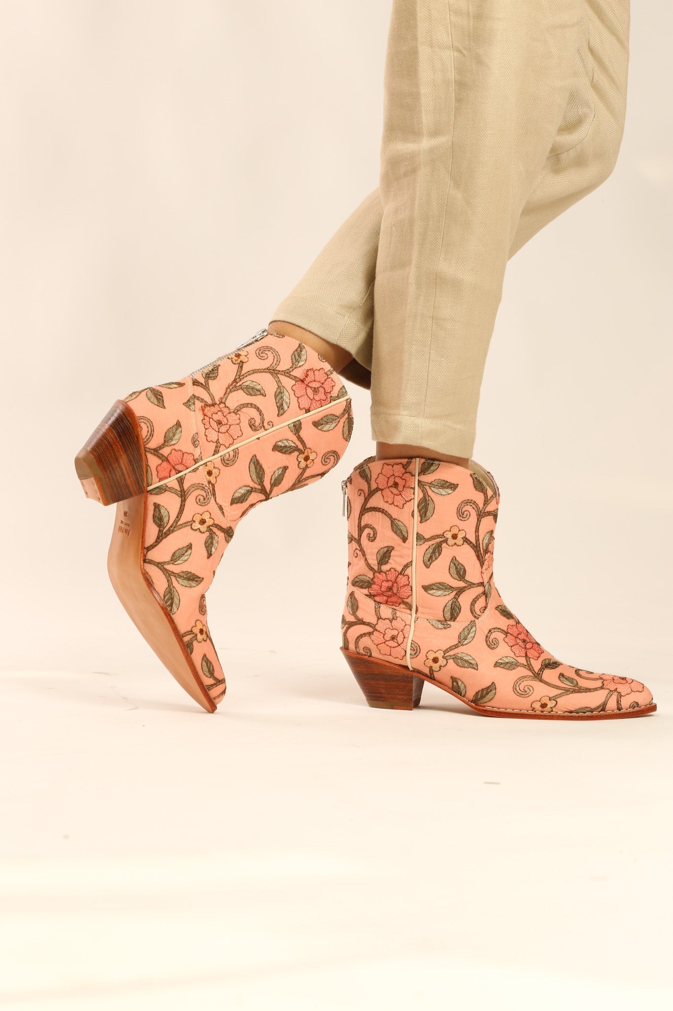 SHORT EMBROIDERED BOOTS URETA - MOMO STUDIO BERLIN - Berlin Concept Store - sustainable & ethical fashion