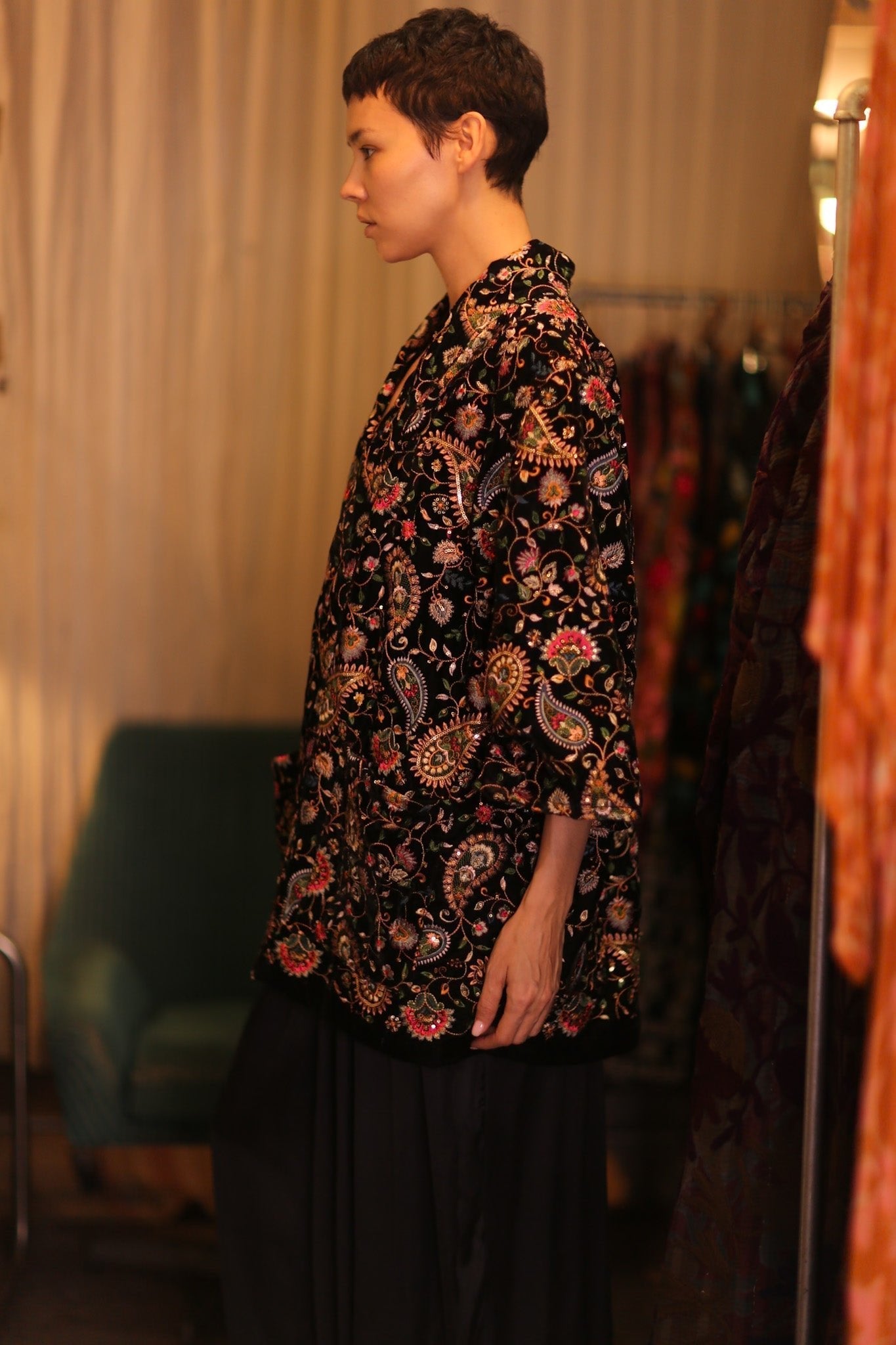 SHORT VELVET EMBROIDERED KIMONO MONA BLACK - MOMO STUDIO BERLIN - Berlin Concept Store - sustainable & ethical fashion