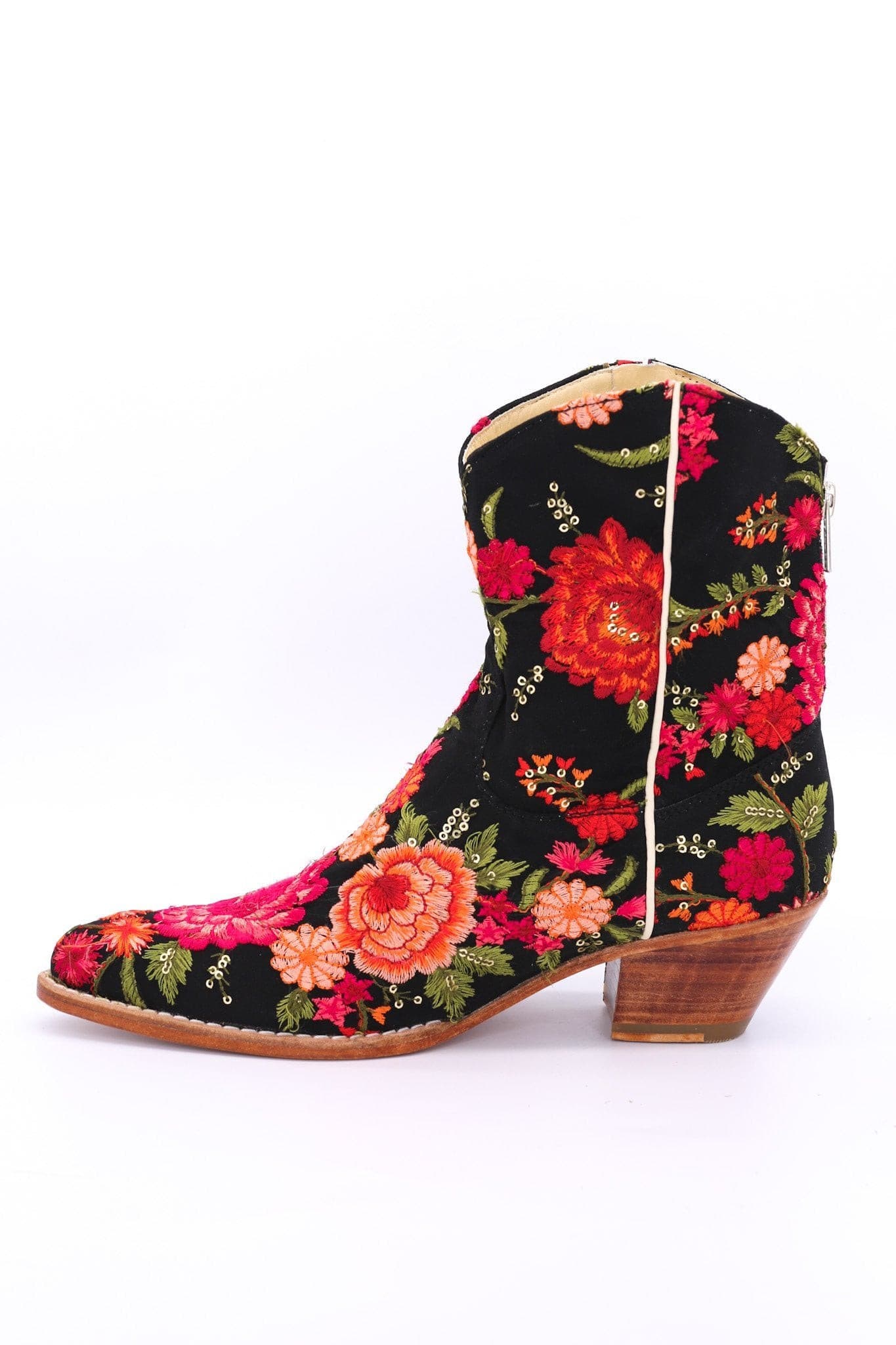 SHORT WESTERN BOOTS EMBROIDERED LEILA - MOMO STUDIO BERLIN - Berlin Concept Store - sustainable & ethical fashion